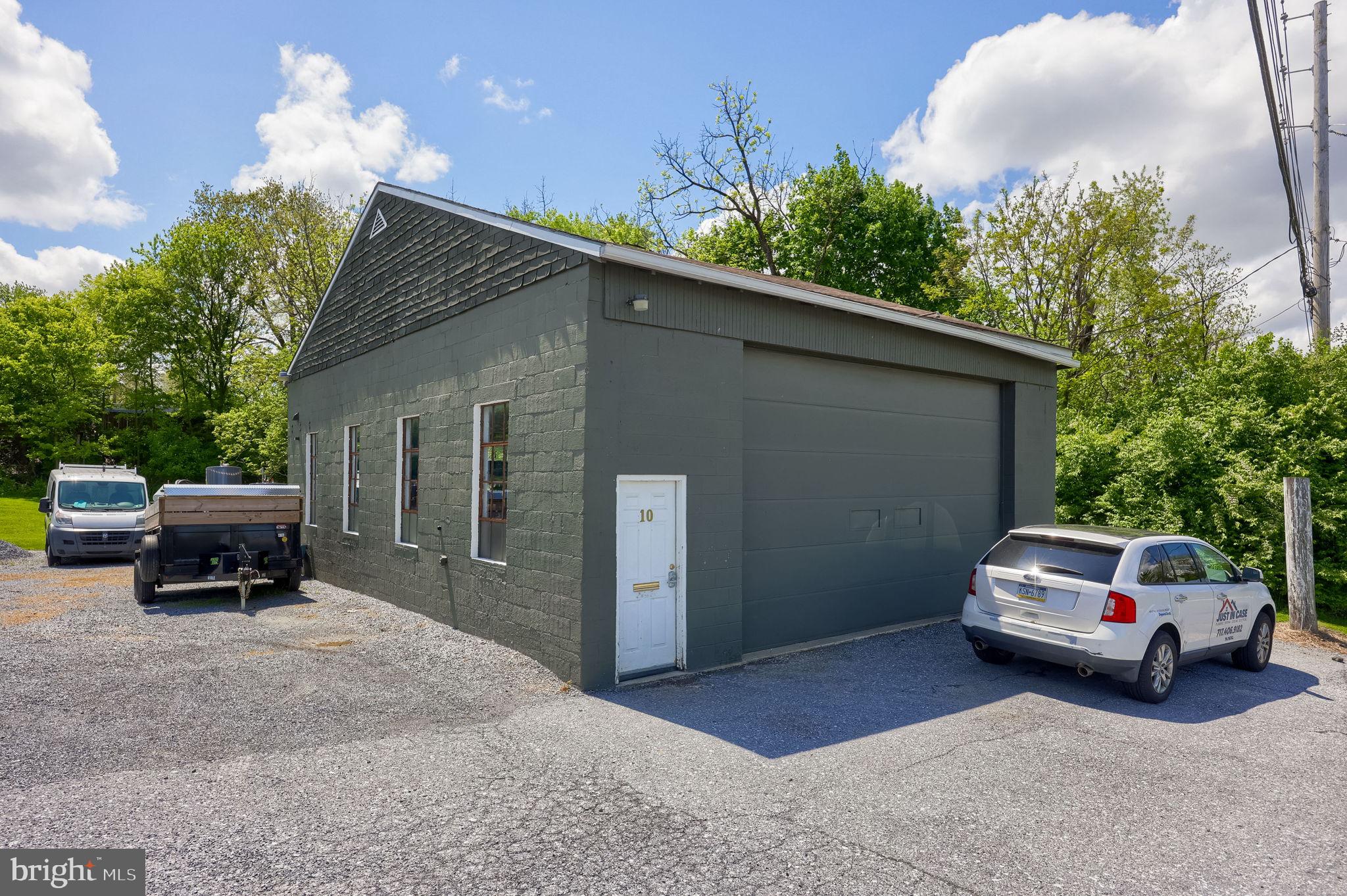 WARWICK - Commercial Sale