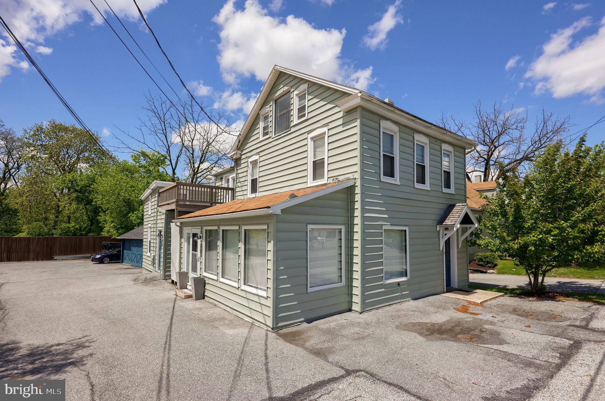 WARWICK - Commercial Sale