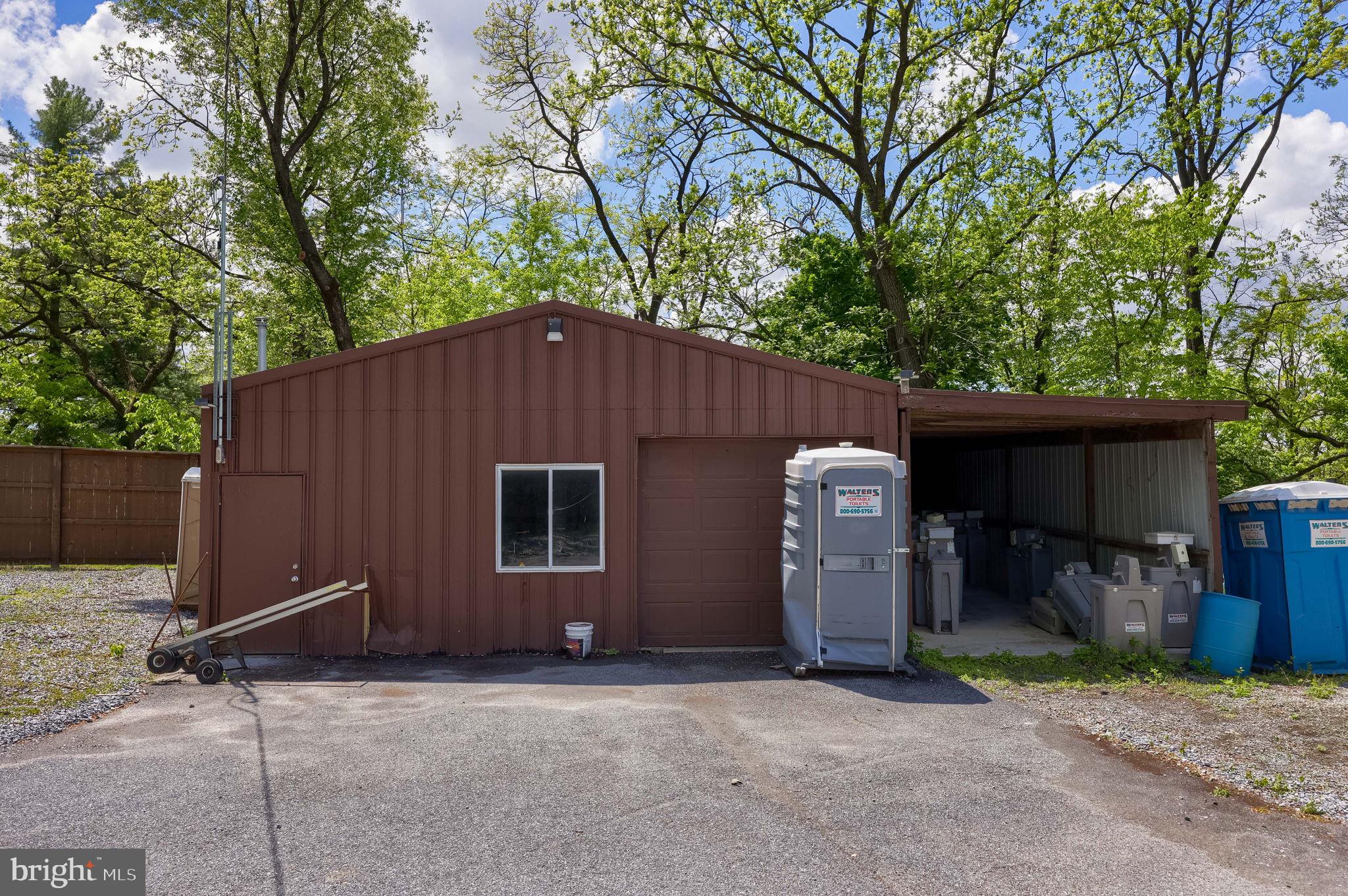 WARWICK - Commercial Sale