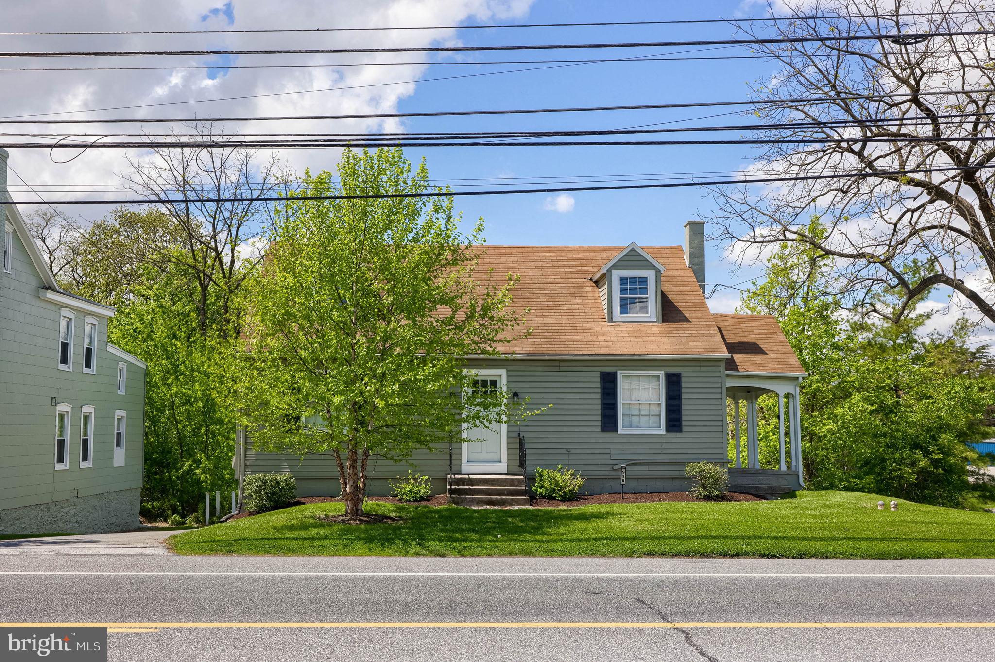 WARWICK - Commercial Sale