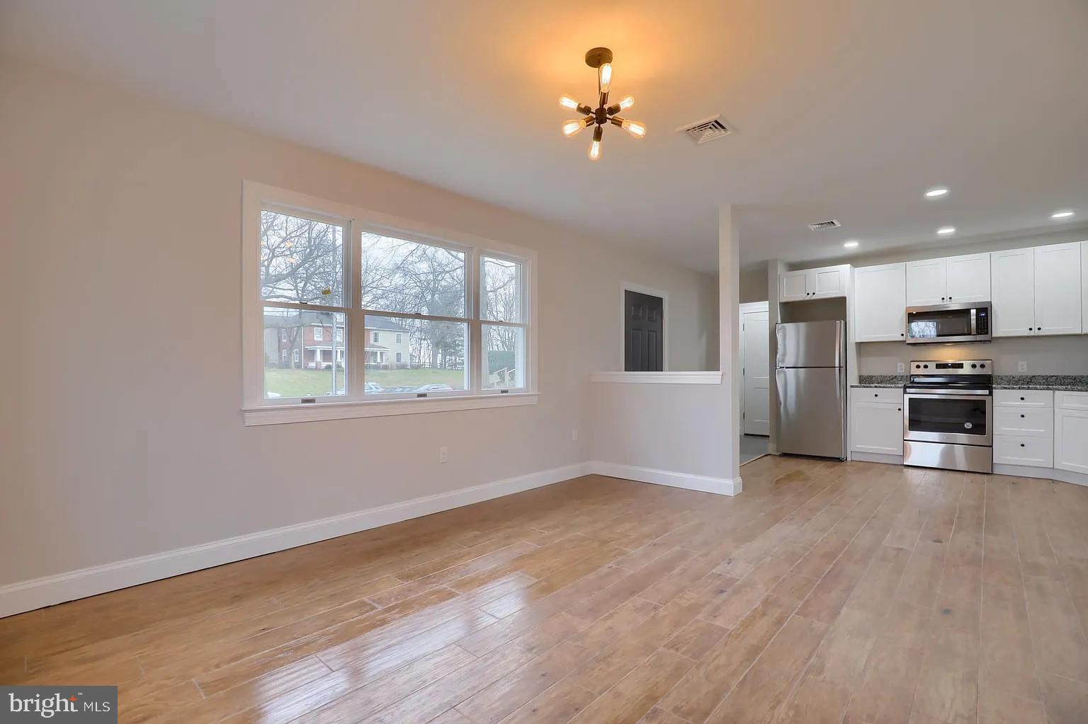 WARWICK - Commercial Sale