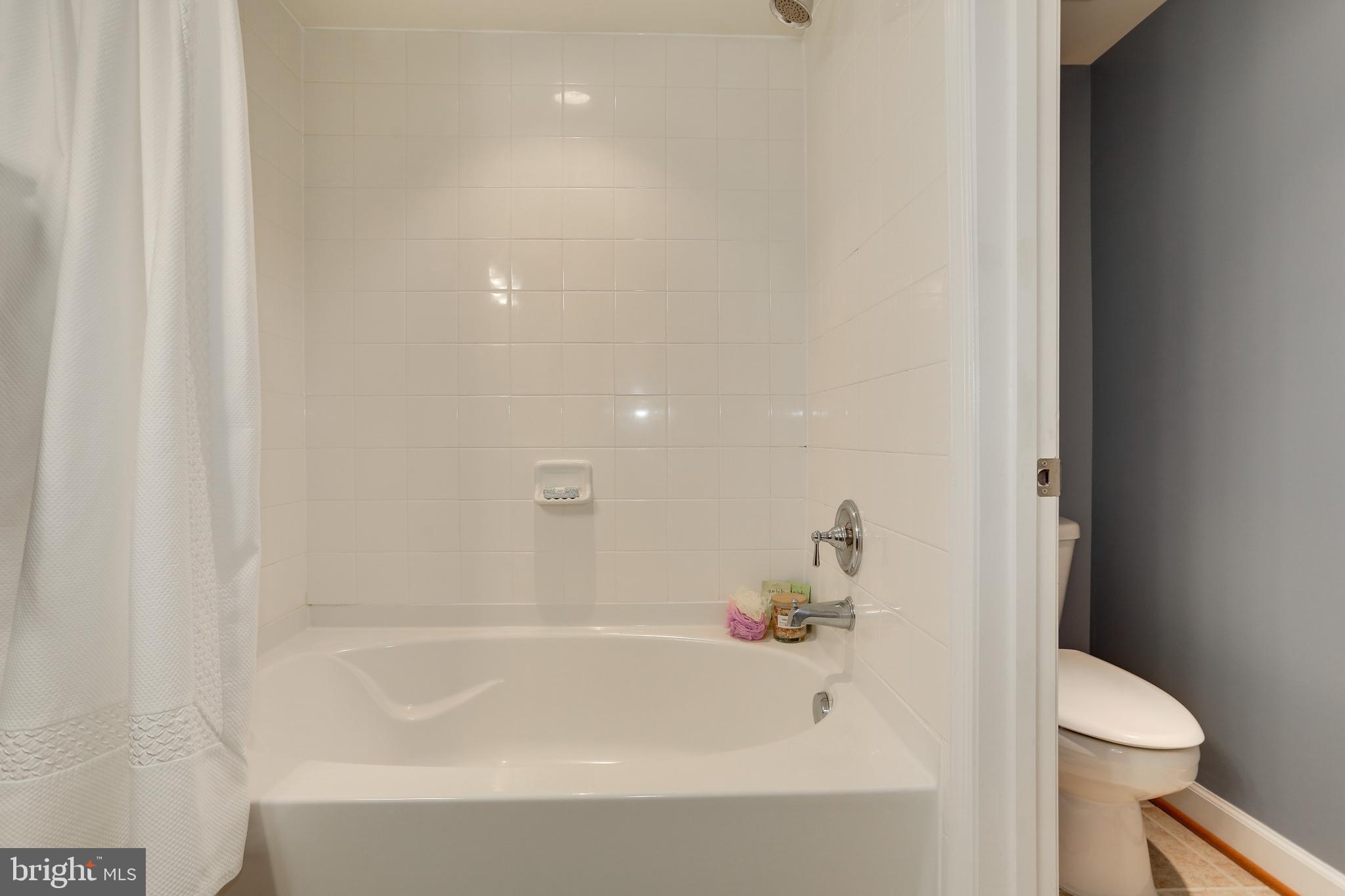 WEST VILLAGE OF SHIRLINGTON - Residential