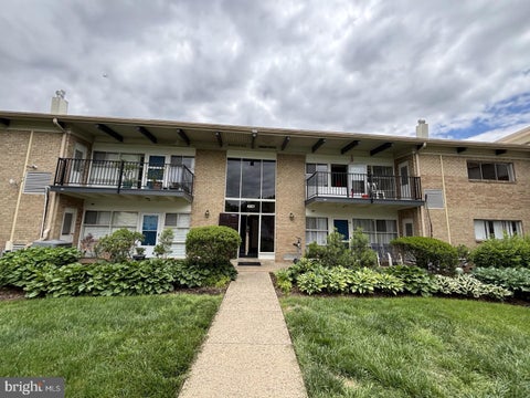 Condo For Sale - 4901 Americana Drive #202<br/> Fairfax County, ANNANDALE, VA 22003