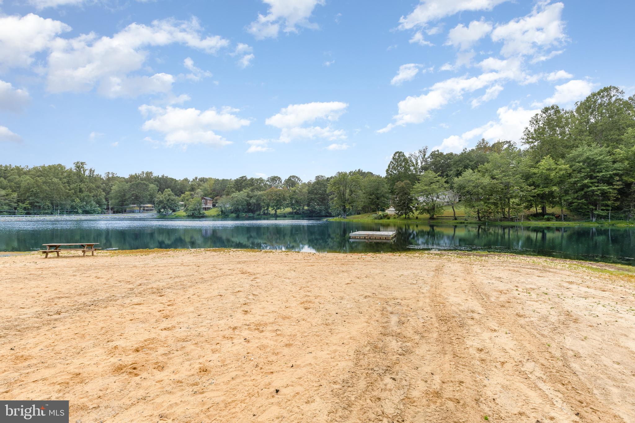 HIDDEN LAKE - Residential