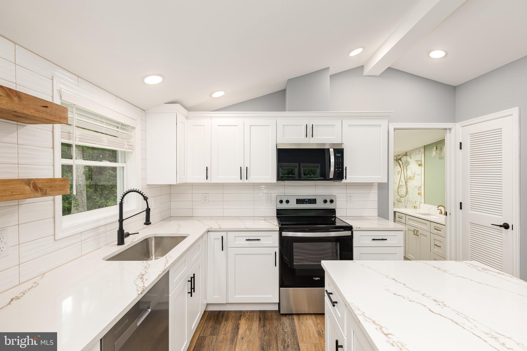 HIDDEN LAKE - Residential