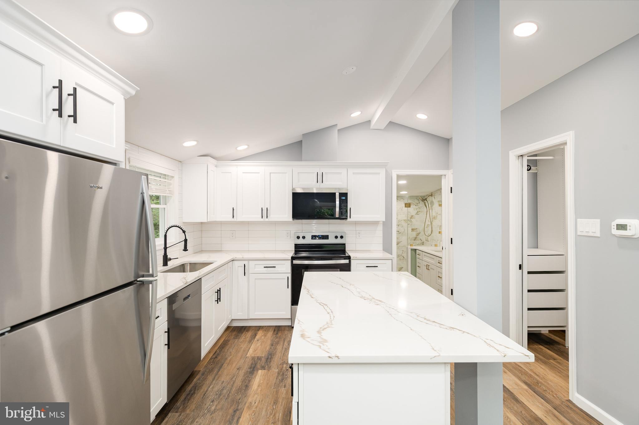 HIDDEN LAKE - Residential