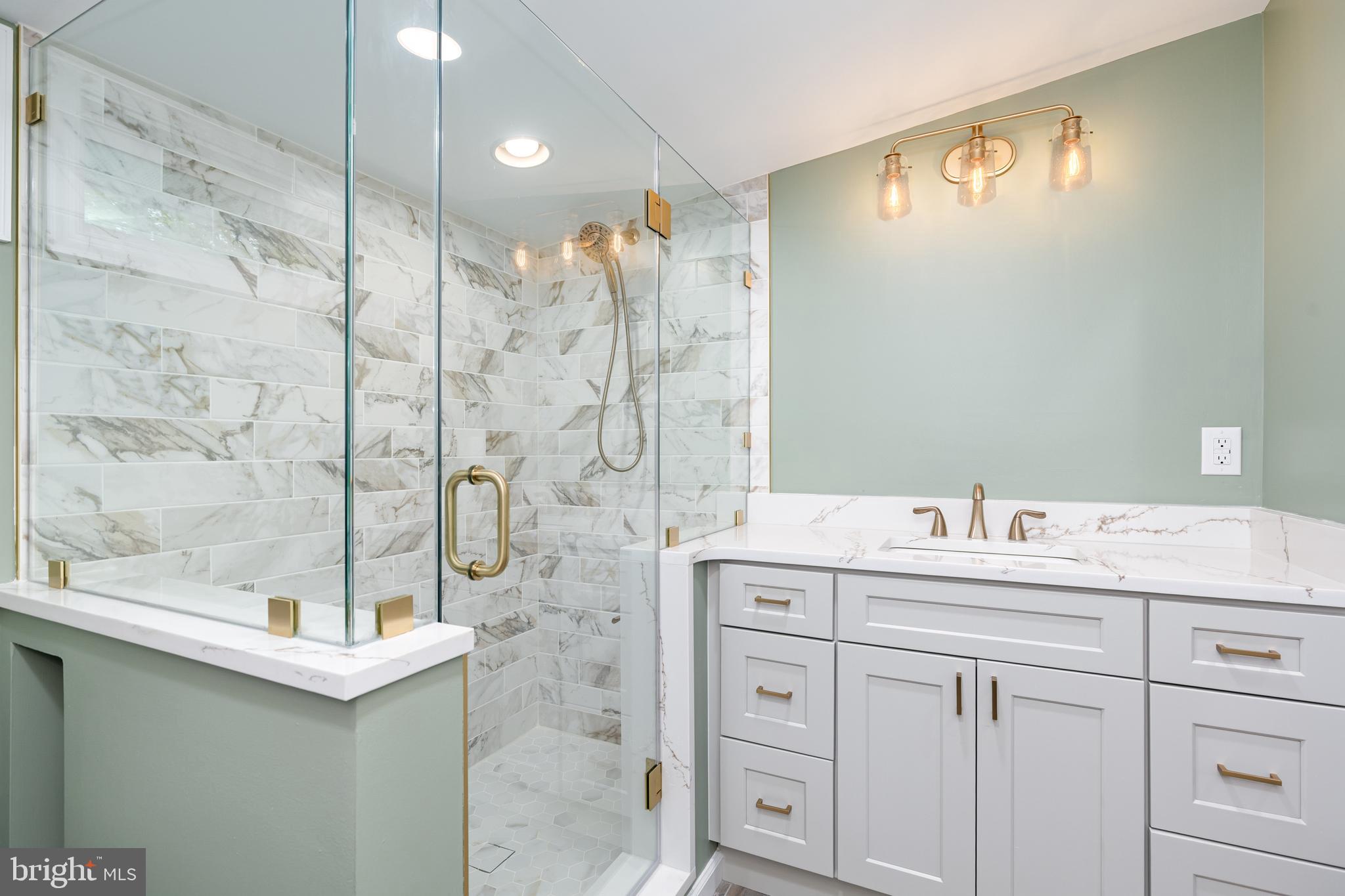 HIDDEN LAKE - Residential