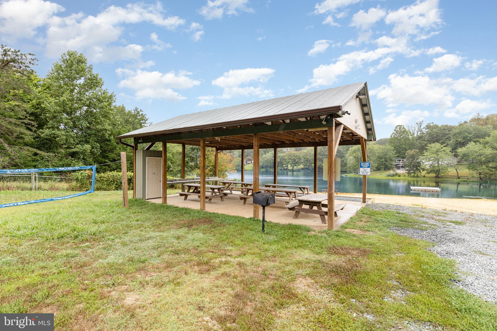 HIDDEN LAKE - Residential