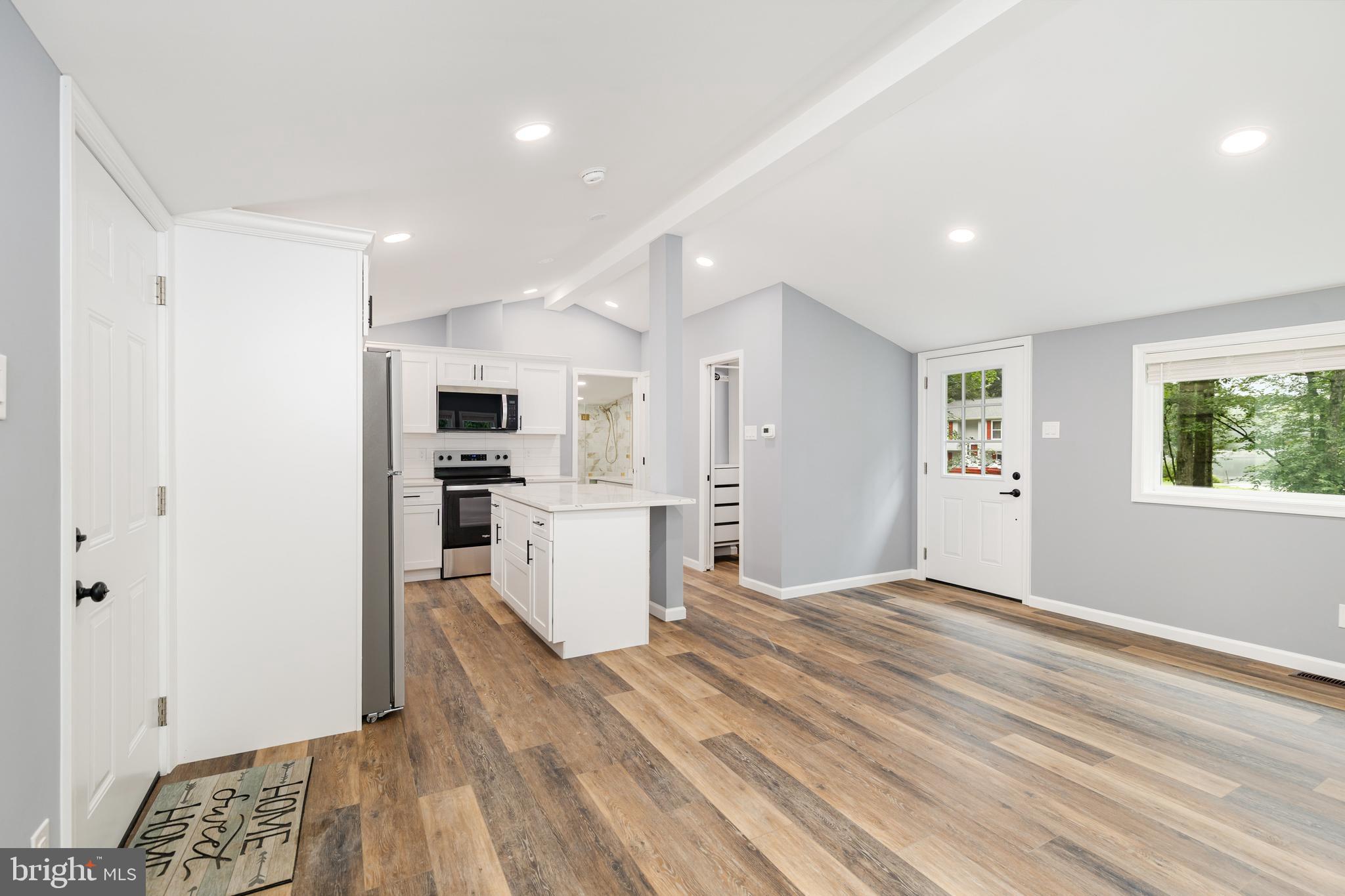 HIDDEN LAKE - Residential