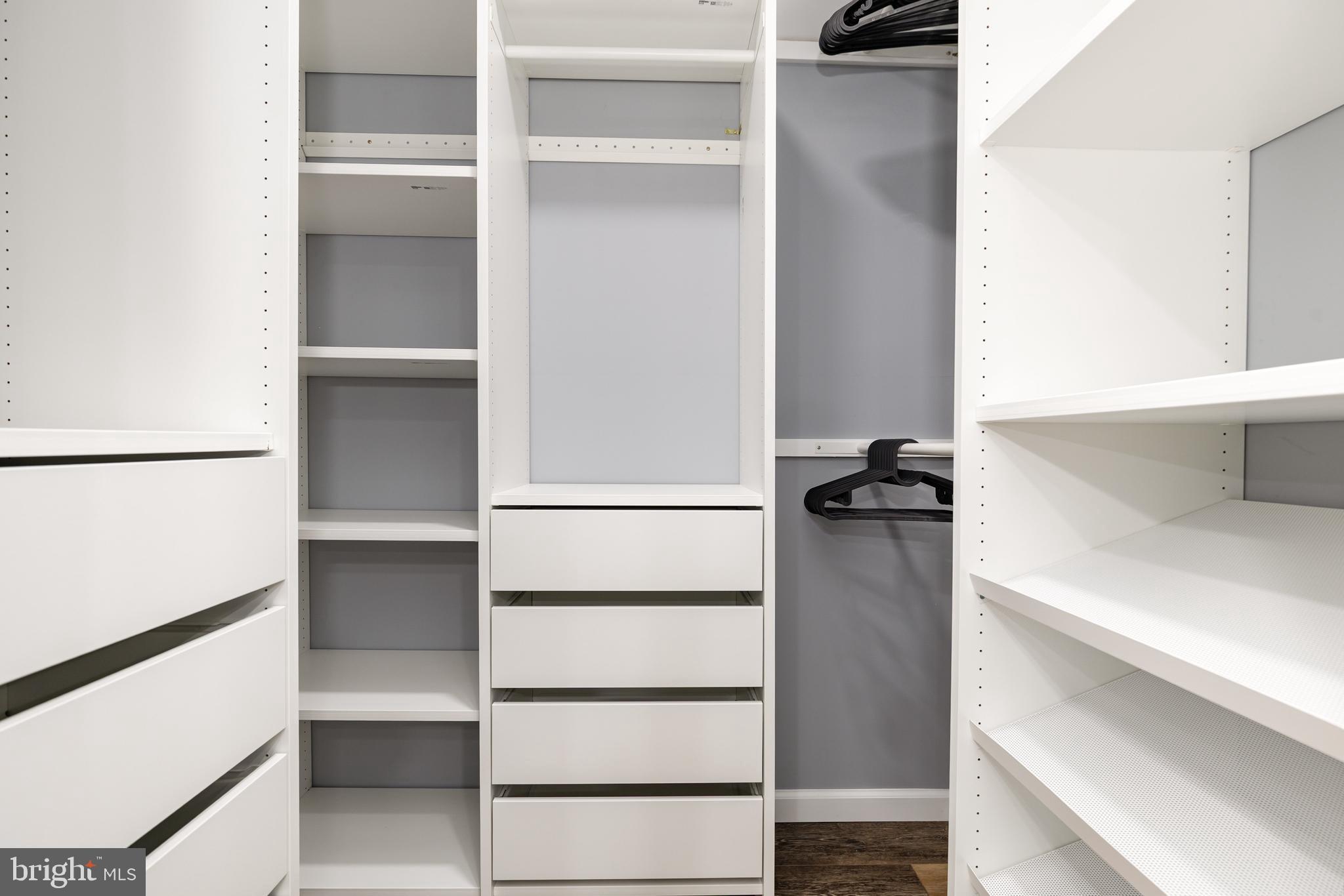 HIDDEN LAKE - Residential