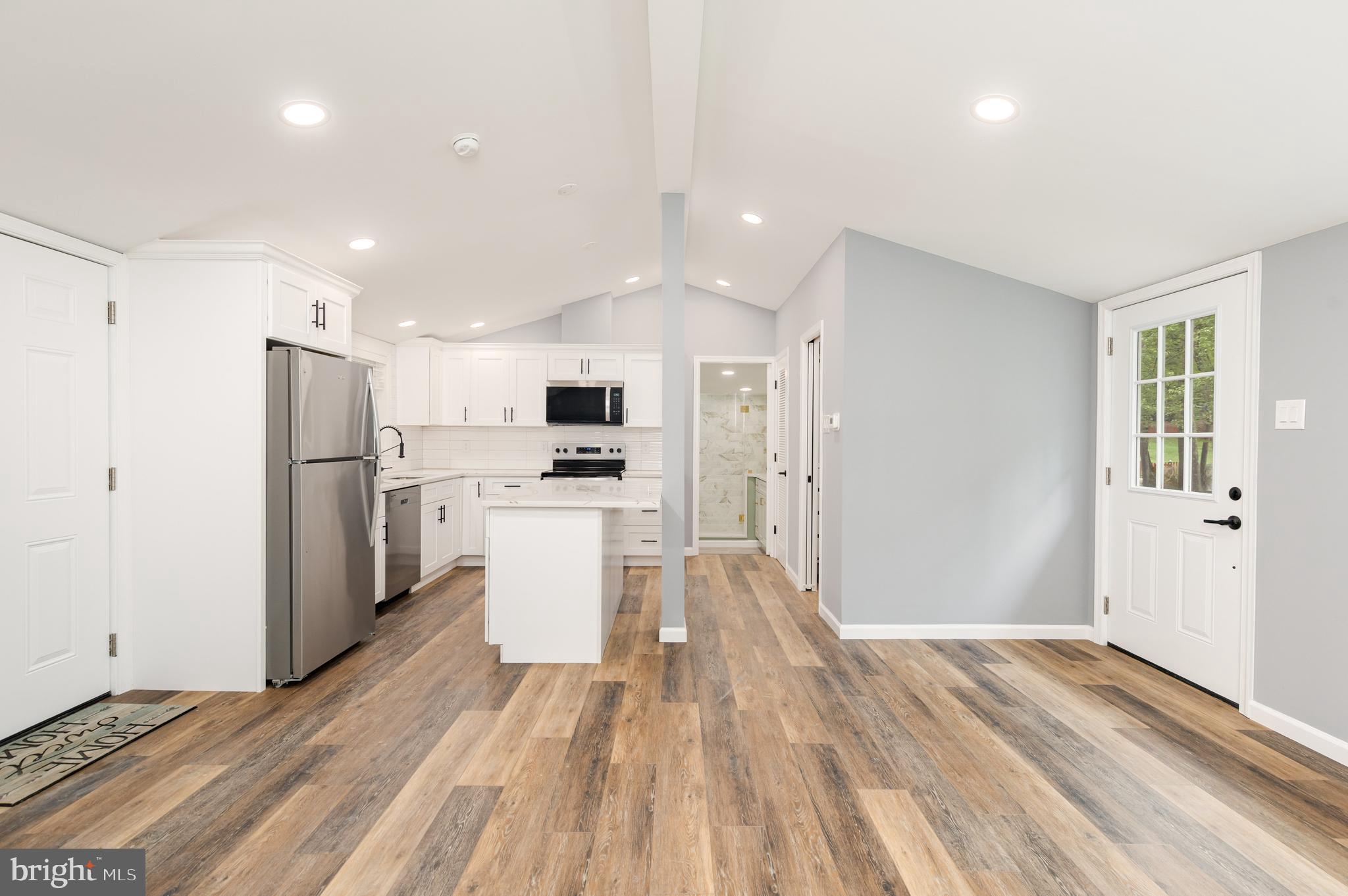 HIDDEN LAKE - Residential