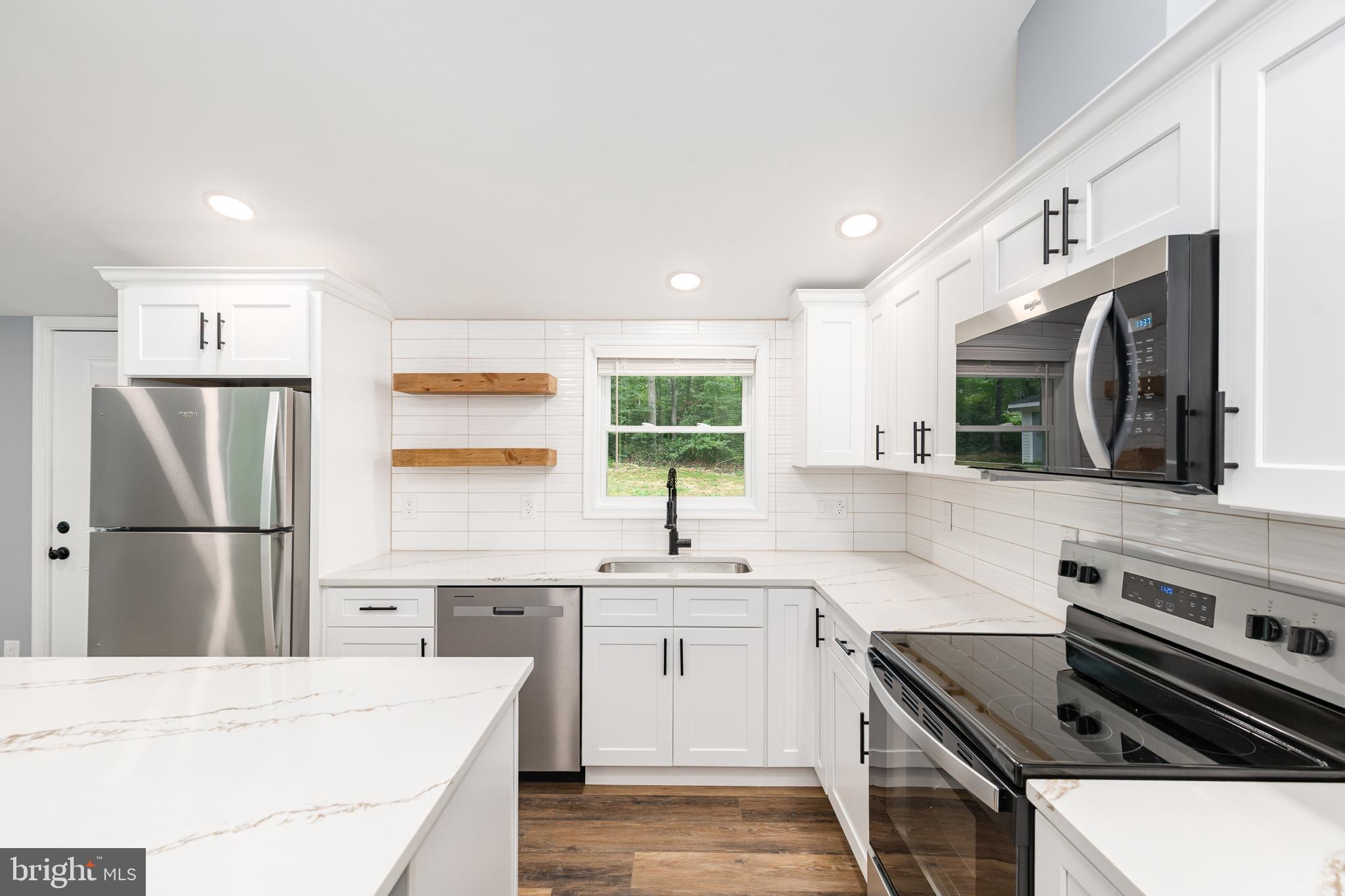 HIDDEN LAKE - Residential