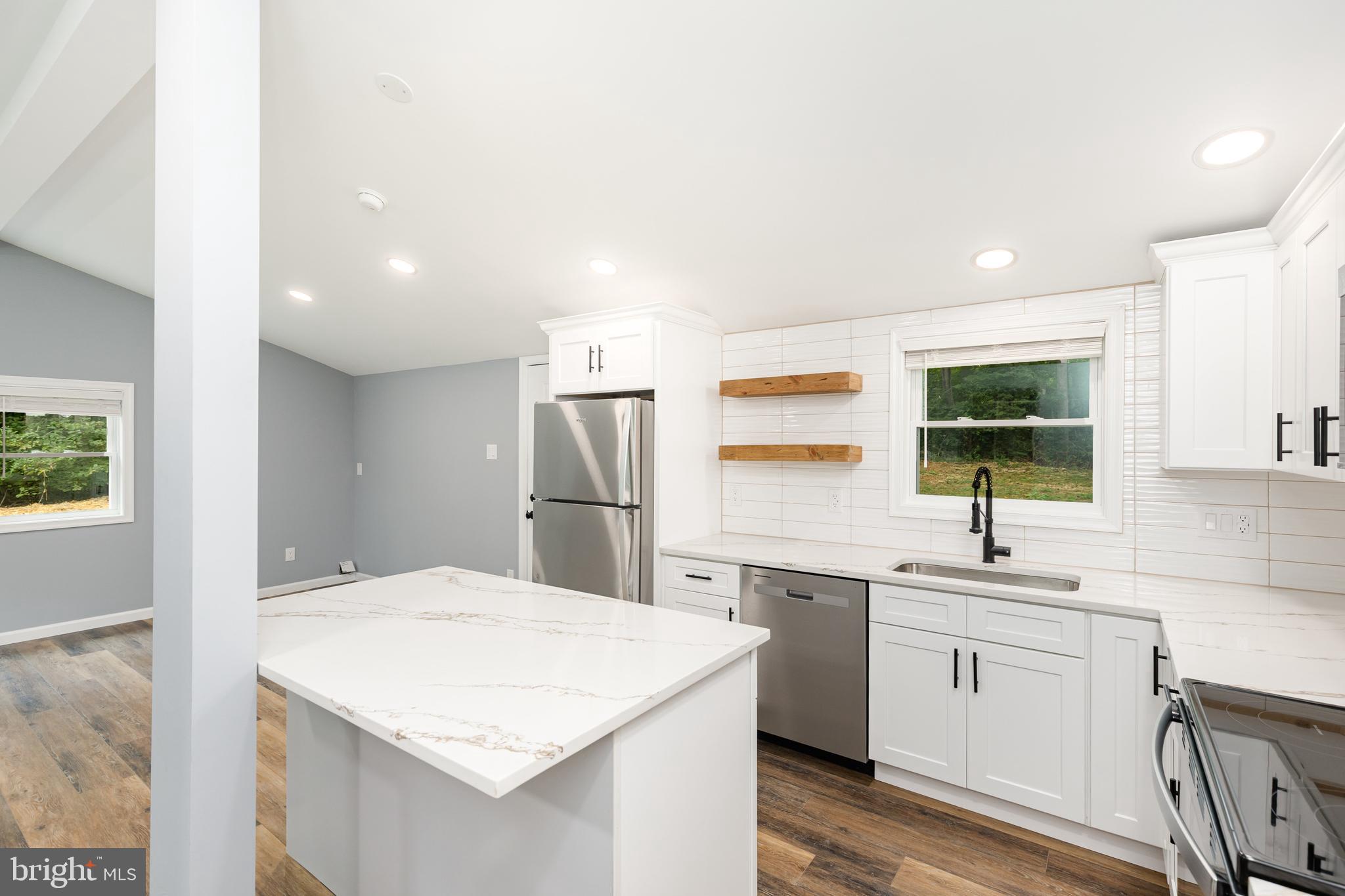 HIDDEN LAKE - Residential