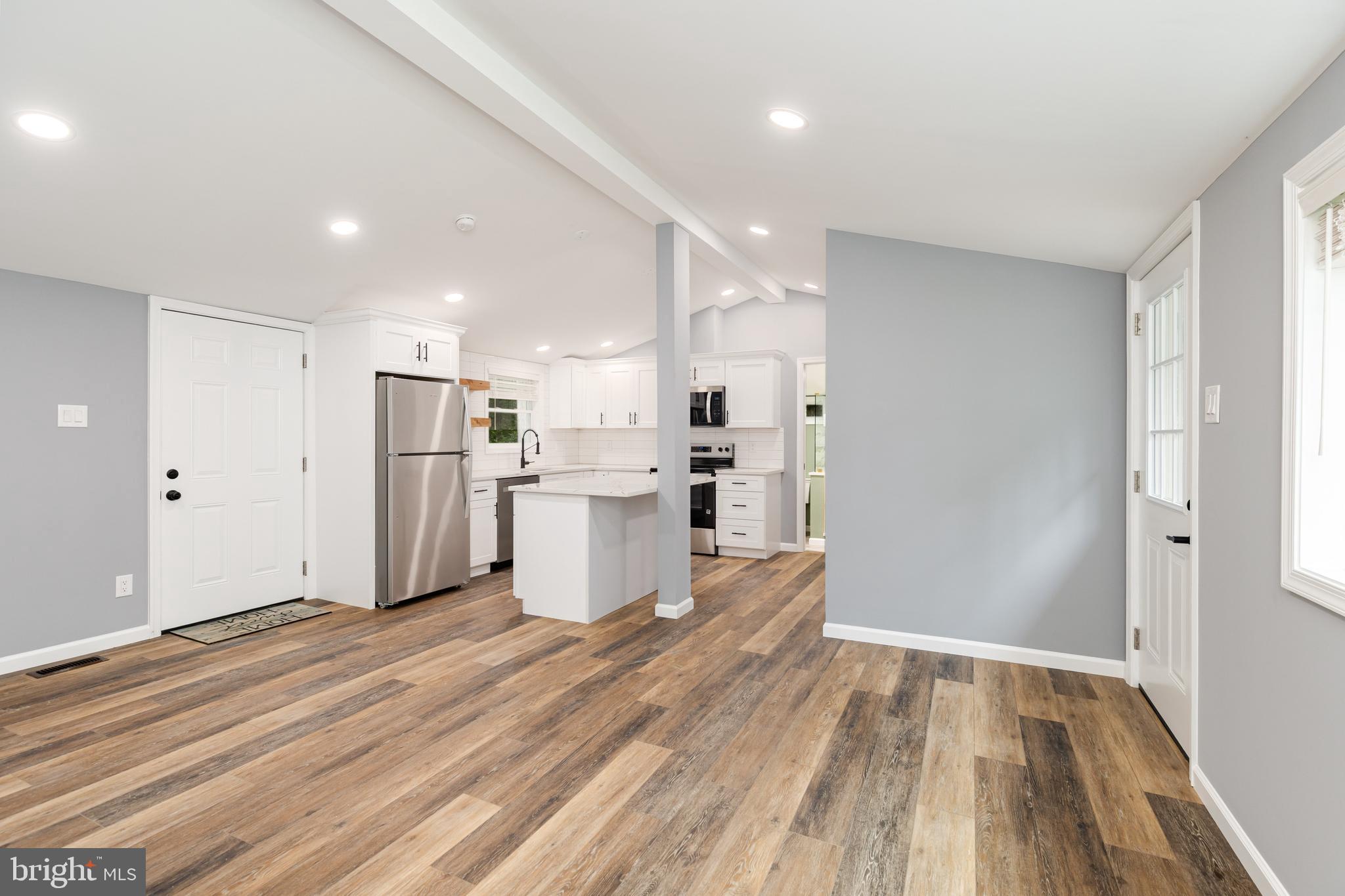 HIDDEN LAKE - Residential