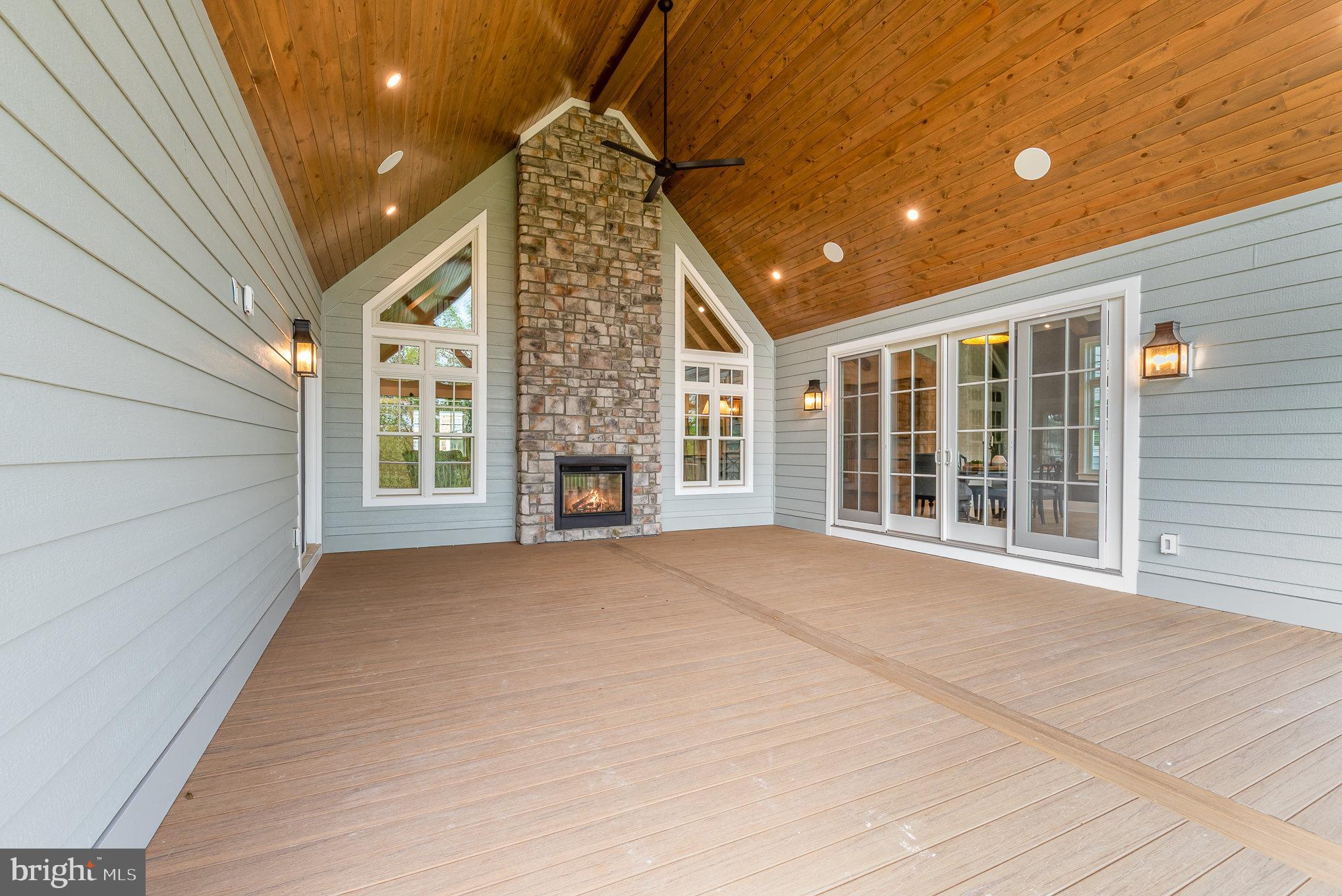 FARM CREST - Residential