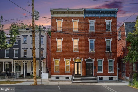 Townhouse For Rent - 136 E Lemon Street #3<br/> LANCASTER, PA 17602