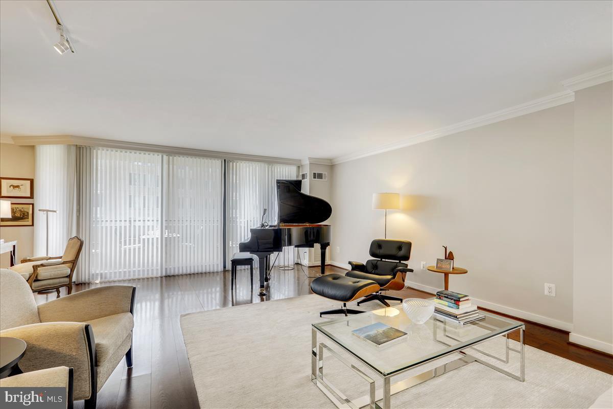 FRIENDSHIP HEIGHTS - Residential