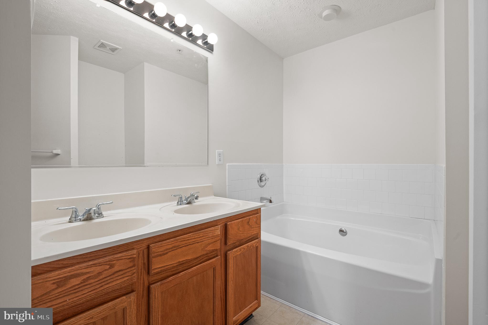 ANNAPOLIS OVERLOOK - Residential