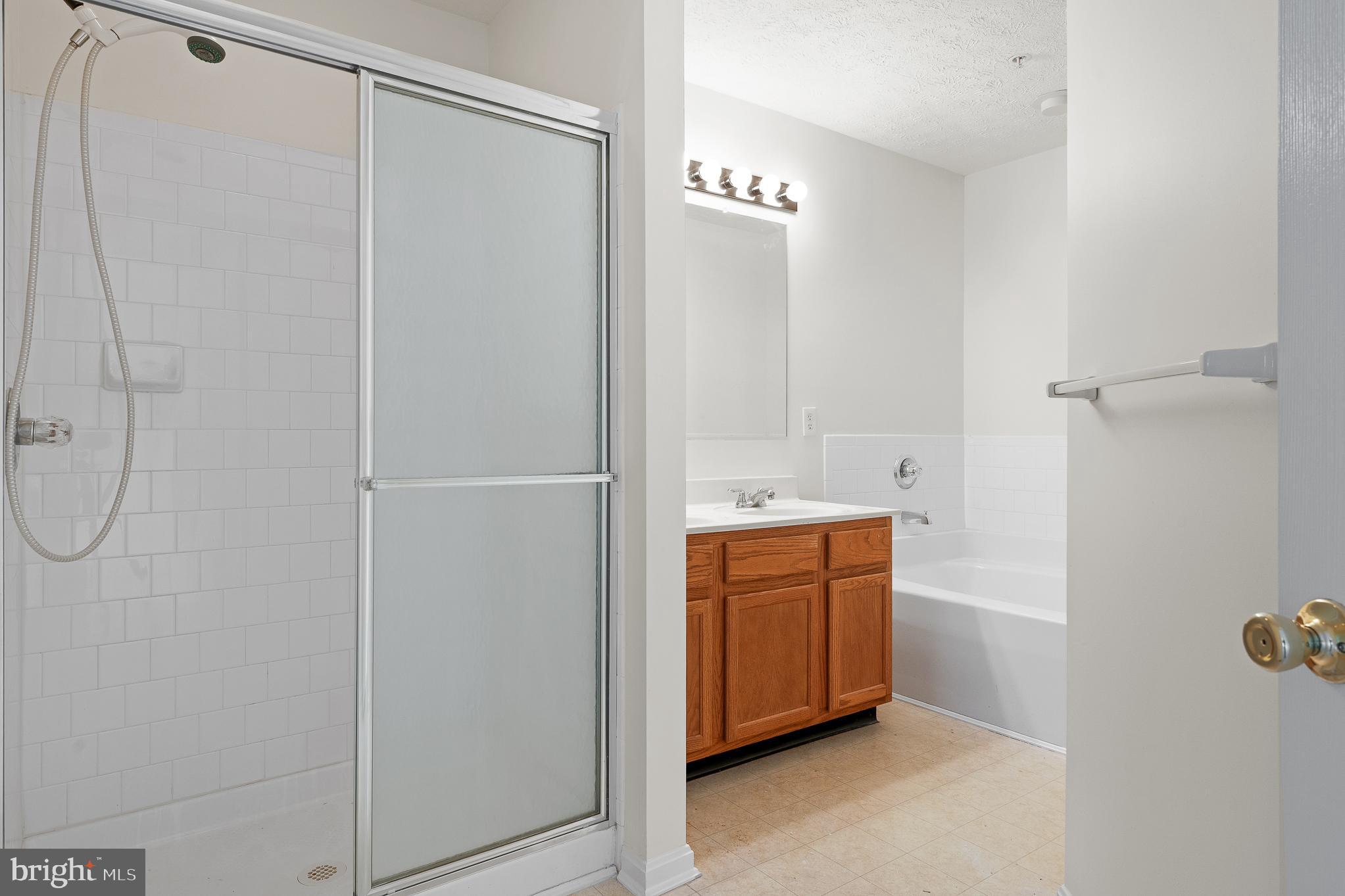 ANNAPOLIS OVERLOOK - Residential