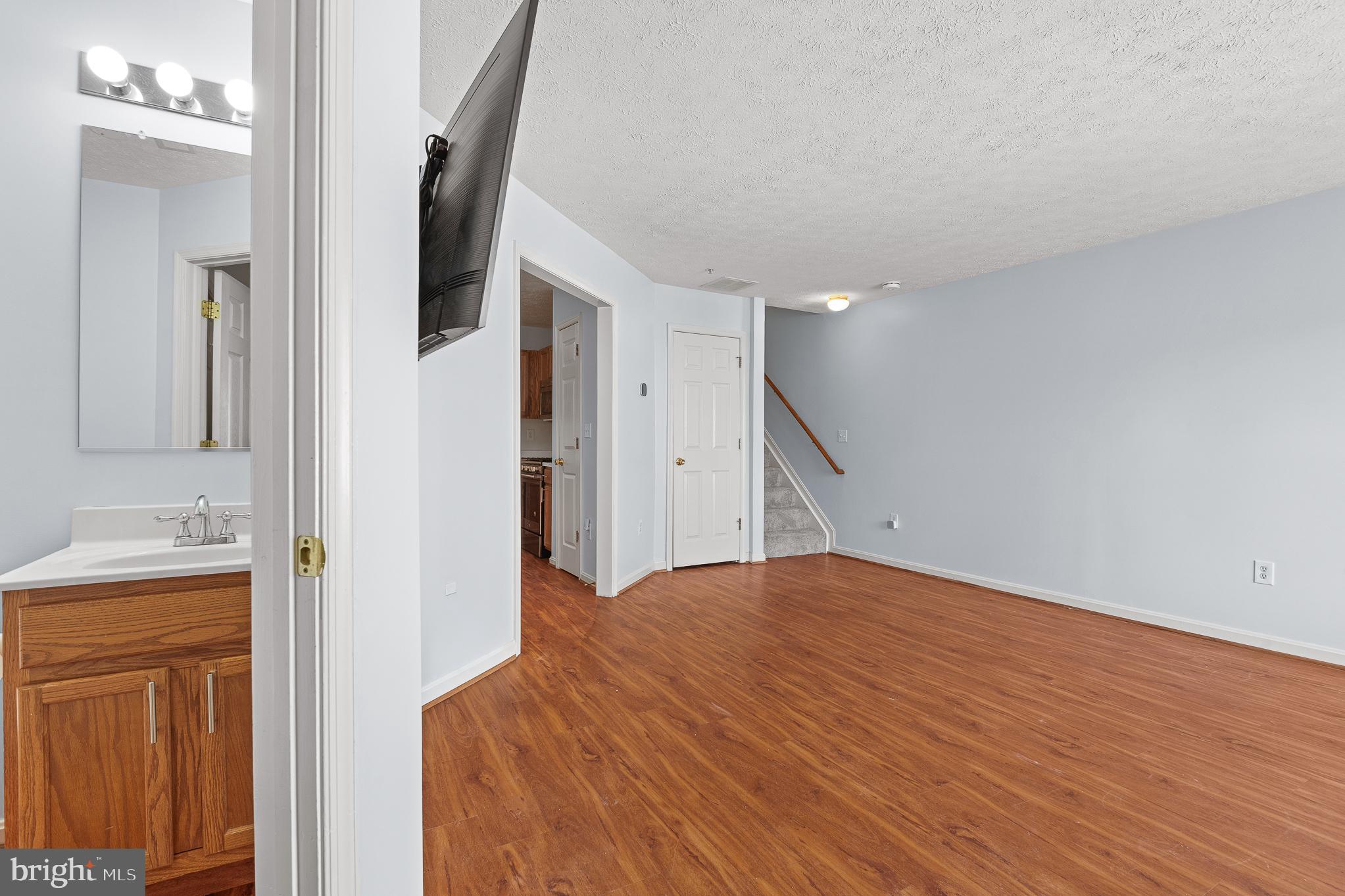 ANNAPOLIS OVERLOOK - Residential