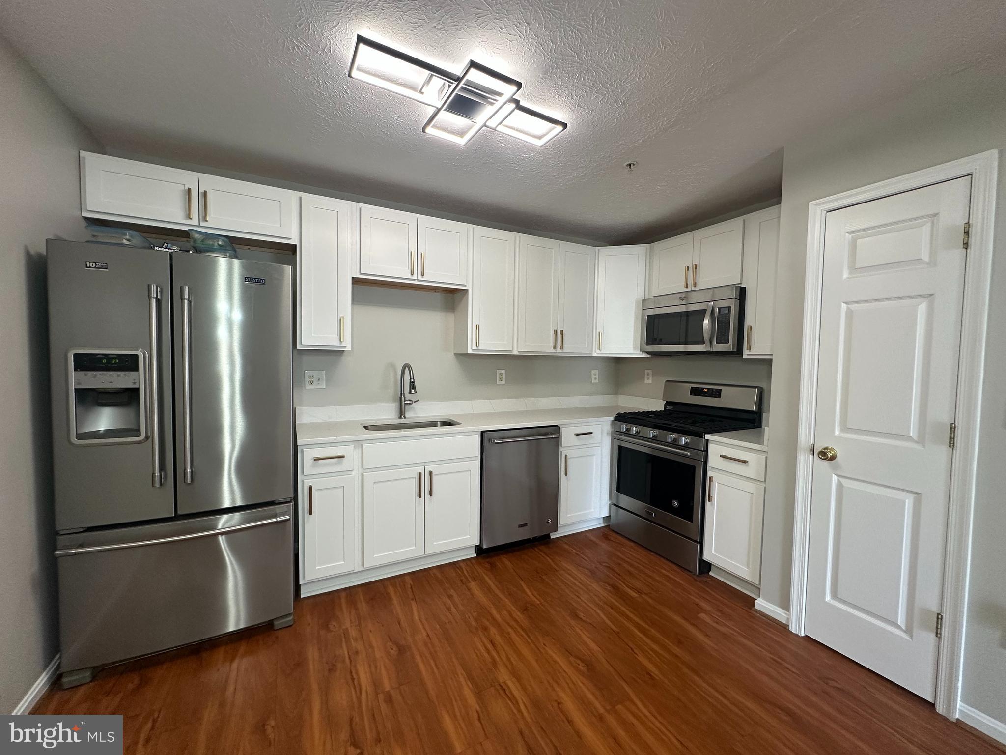 ANNAPOLIS OVERLOOK - Residential