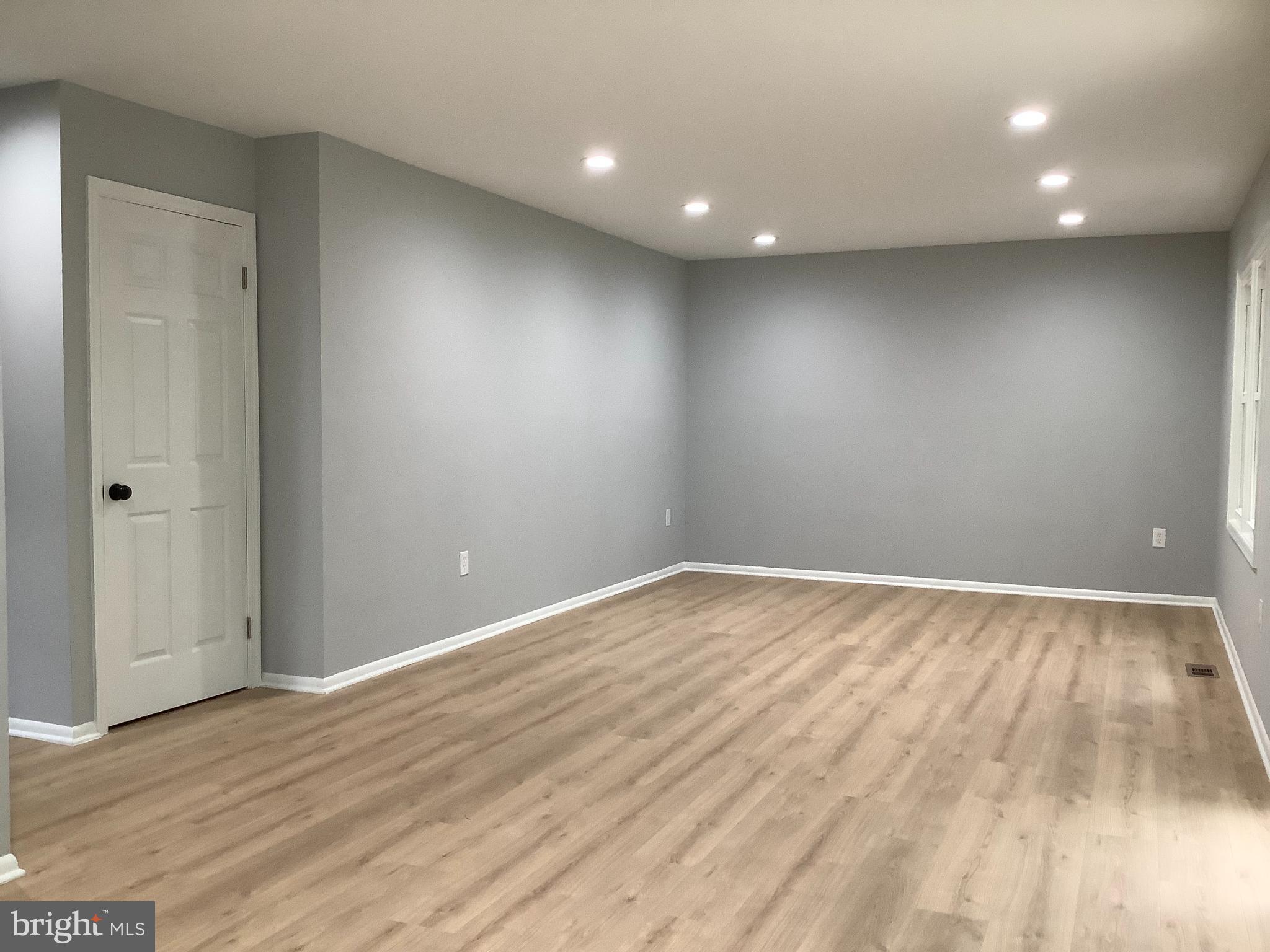 LAUREL OAKS CONDO - Residential Lease