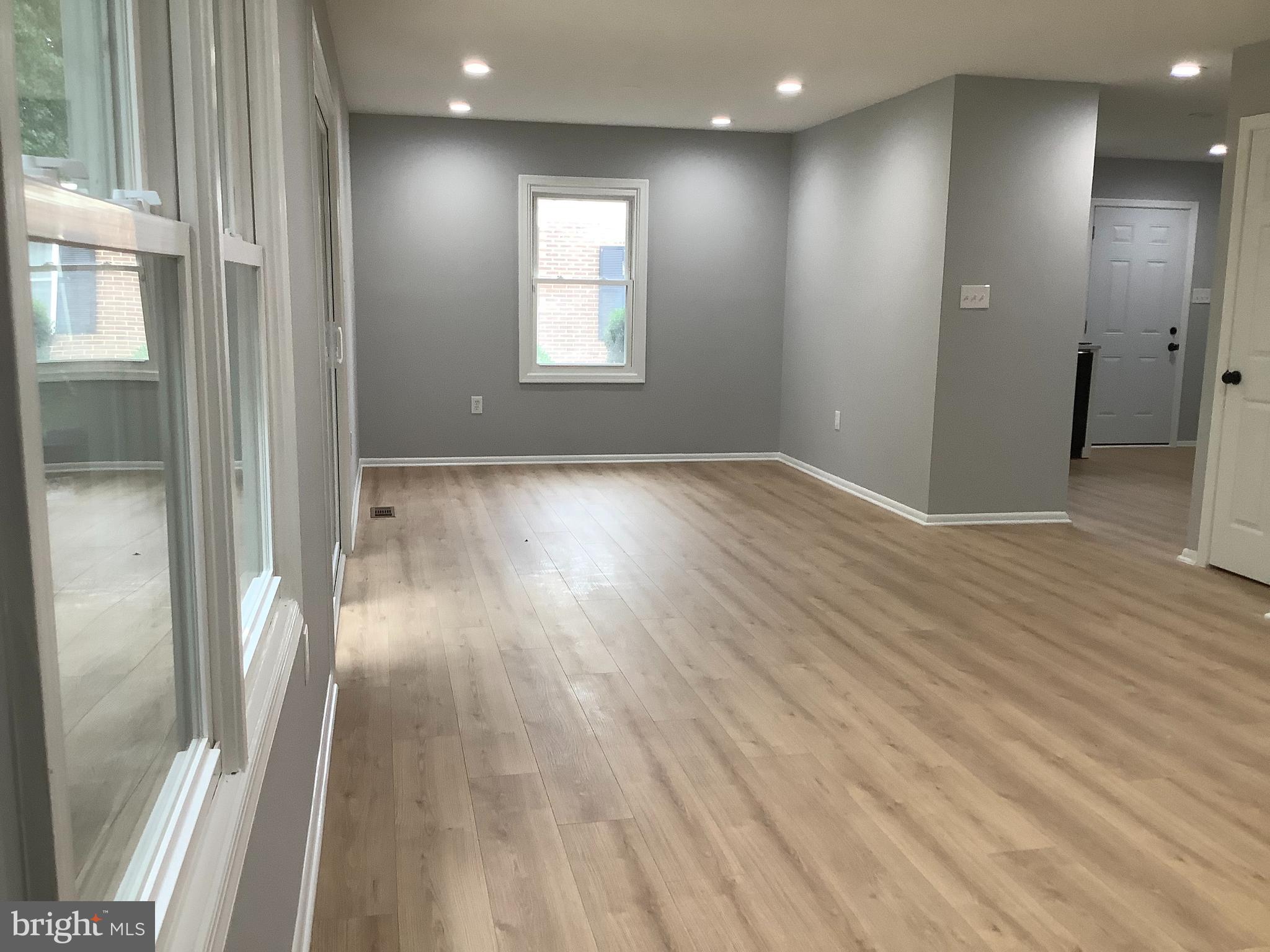 LAUREL OAKS CONDO - Residential Lease