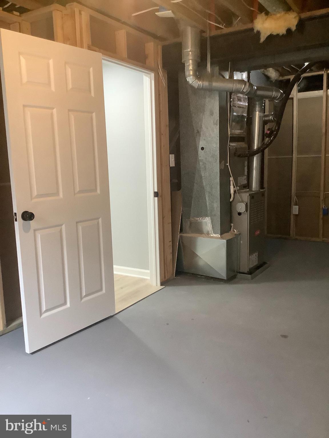 LAUREL OAKS CONDO - Residential Lease