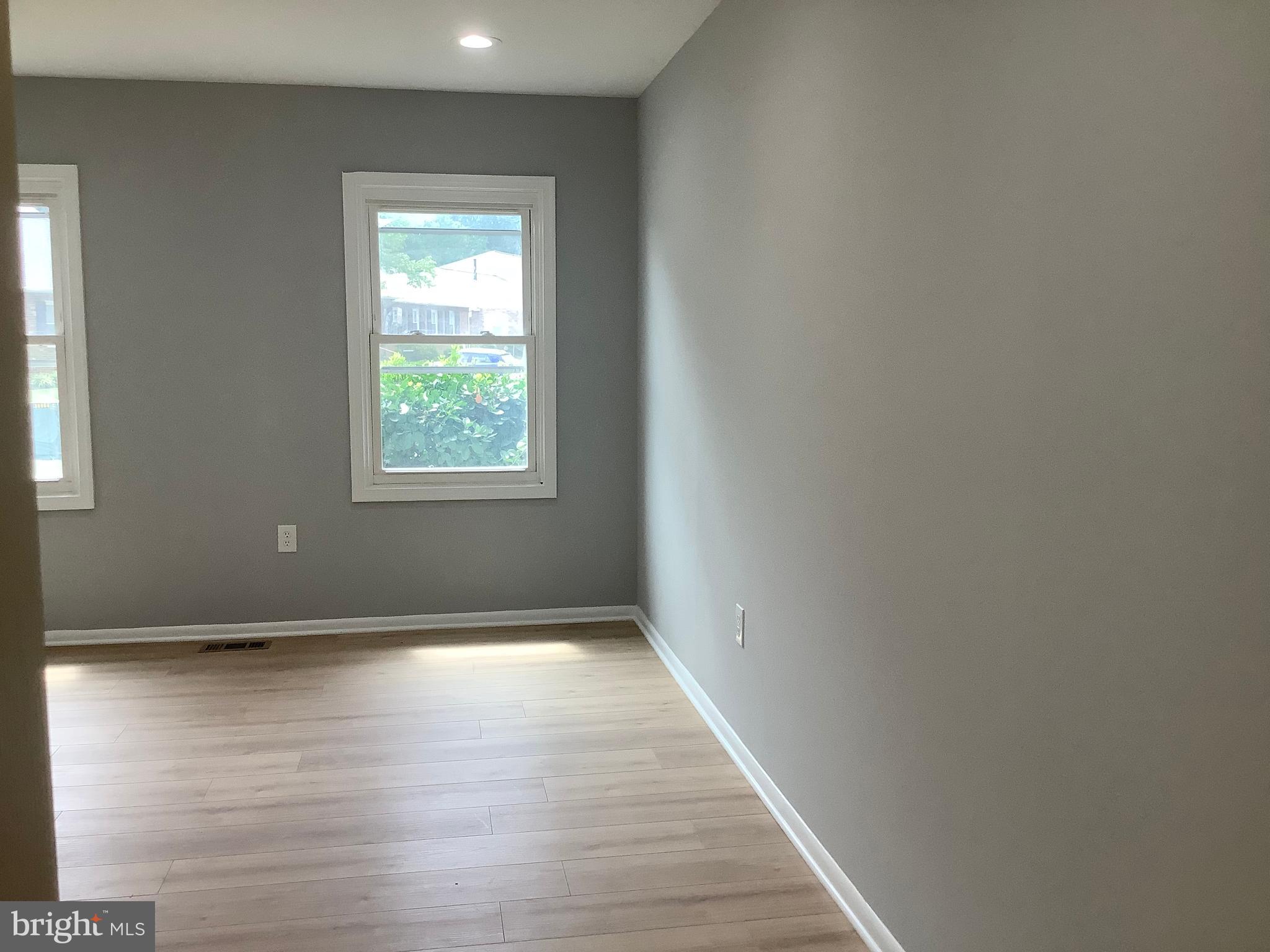 LAUREL OAKS CONDO - Residential Lease