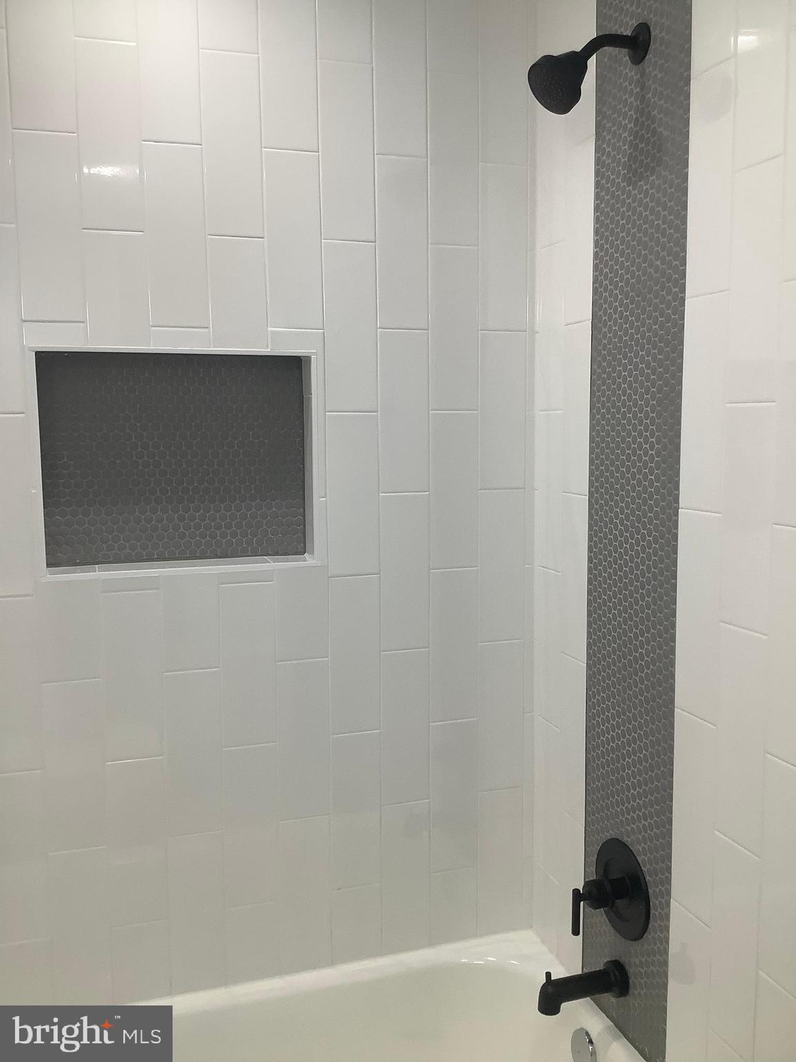 LAUREL OAKS CONDO - Residential Lease