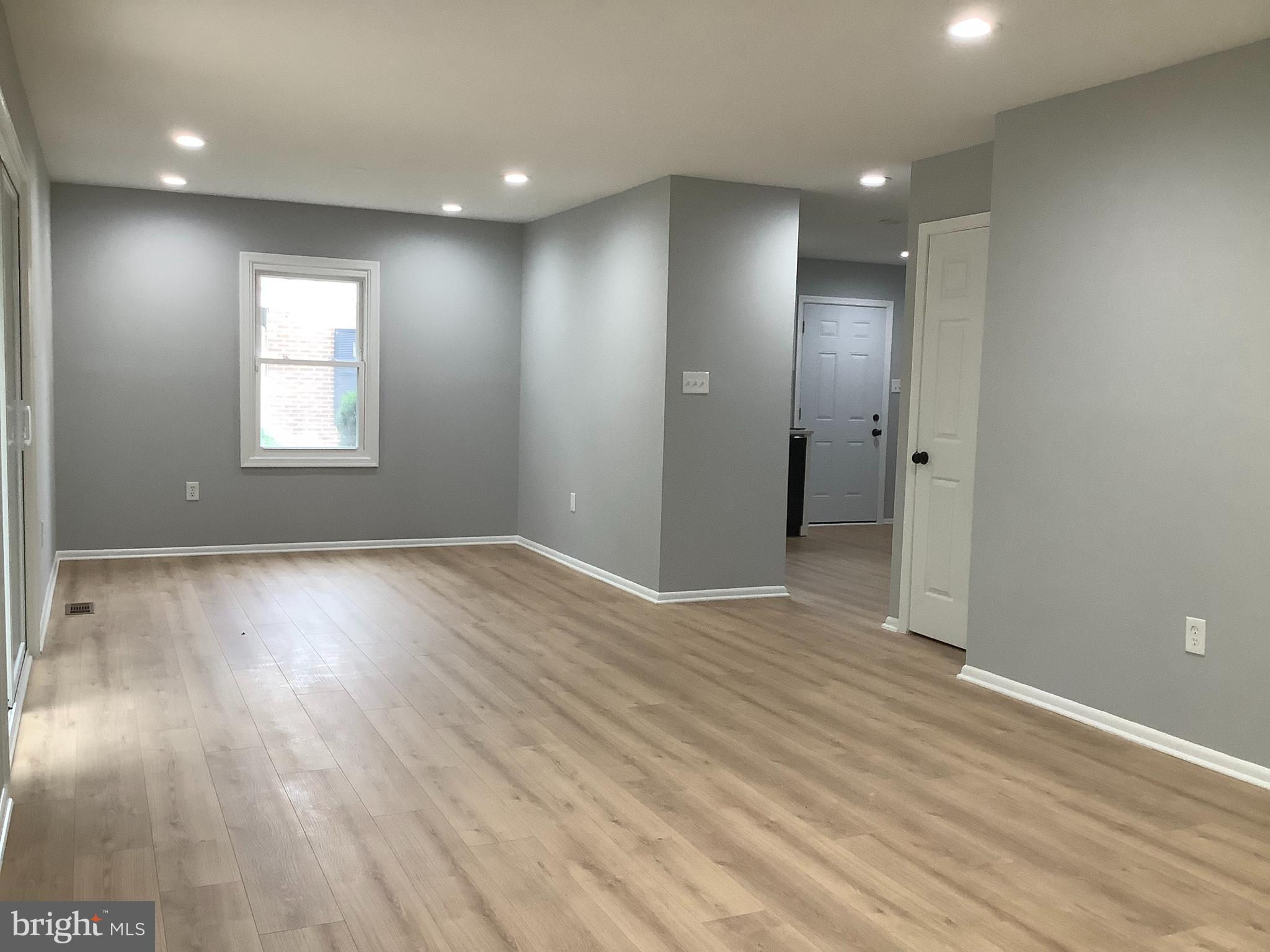 LAUREL OAKS CONDO - Residential Lease