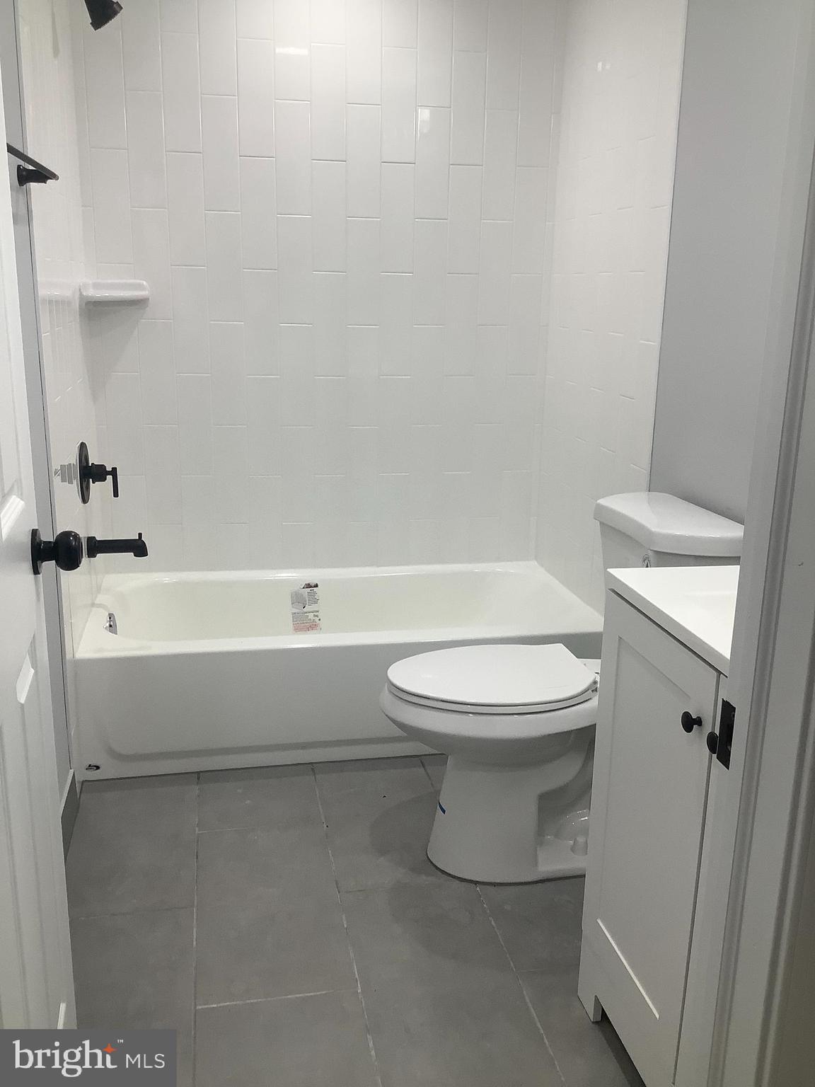 LAUREL OAKS CONDO - Residential Lease