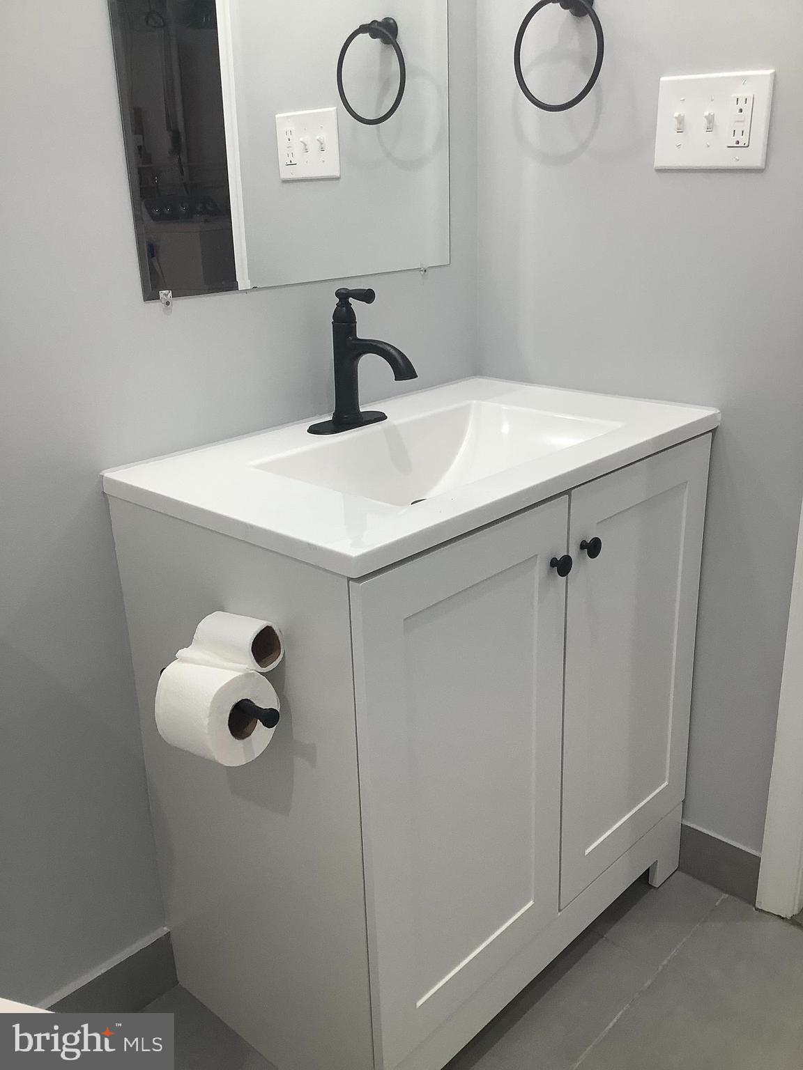 LAUREL OAKS CONDO - Residential Lease