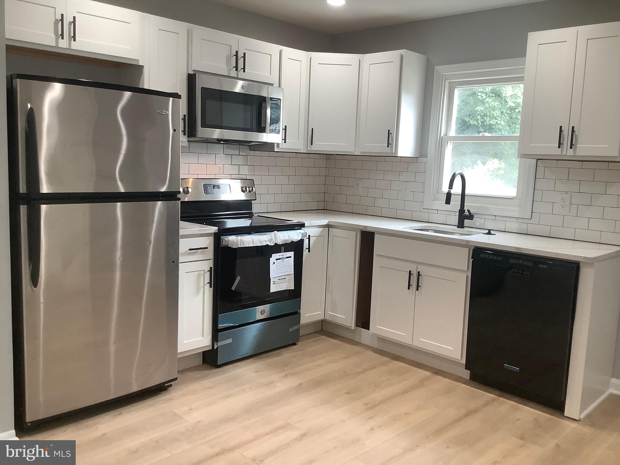 LAUREL OAKS CONDO - Residential Lease