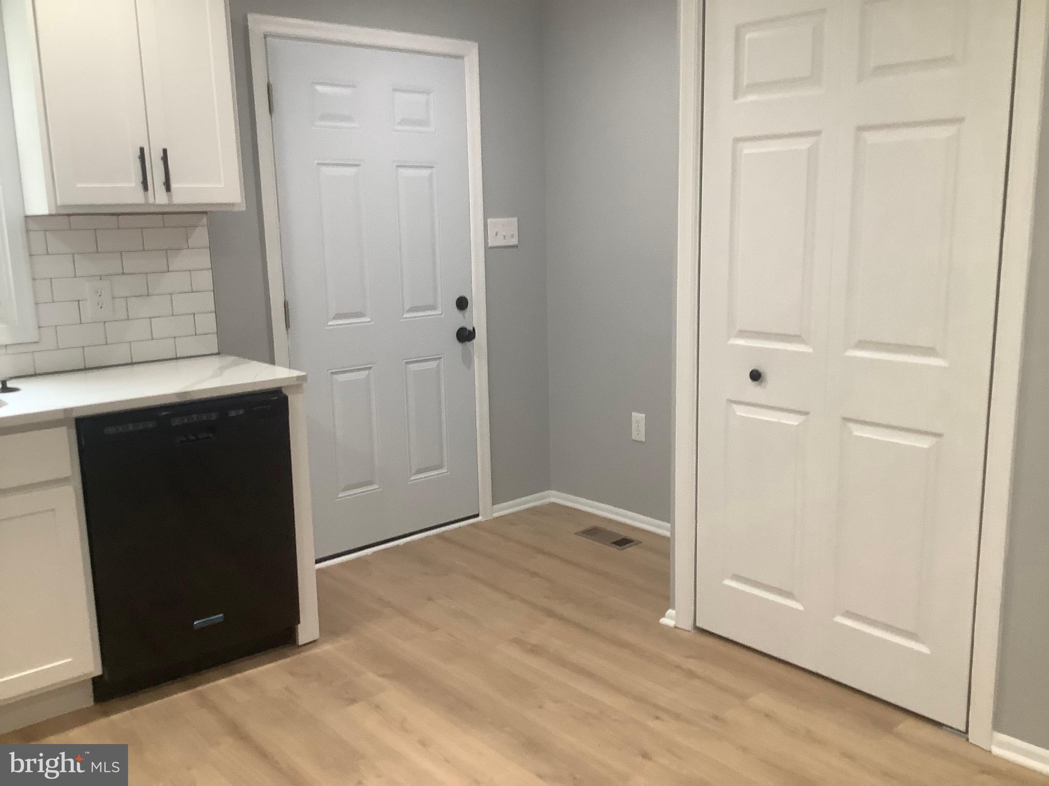 LAUREL OAKS CONDO - Residential Lease