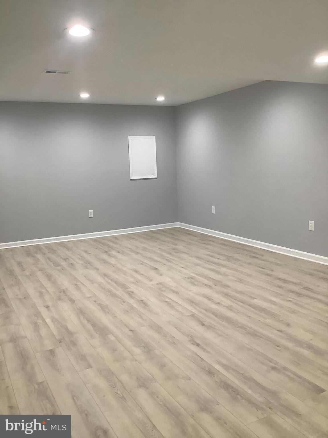 LAUREL OAKS CONDO - Residential Lease