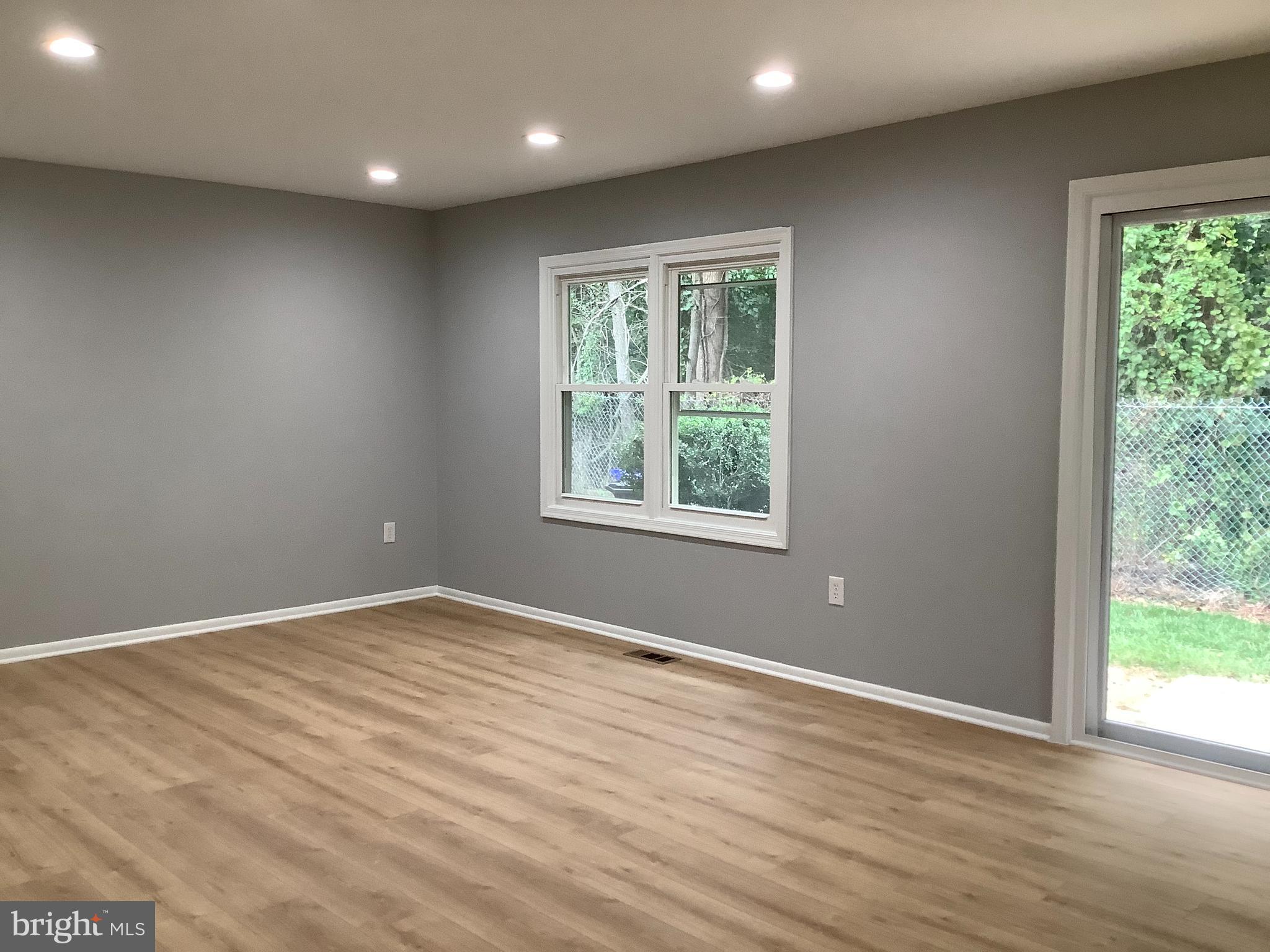 LAUREL OAKS CONDO - Residential Lease