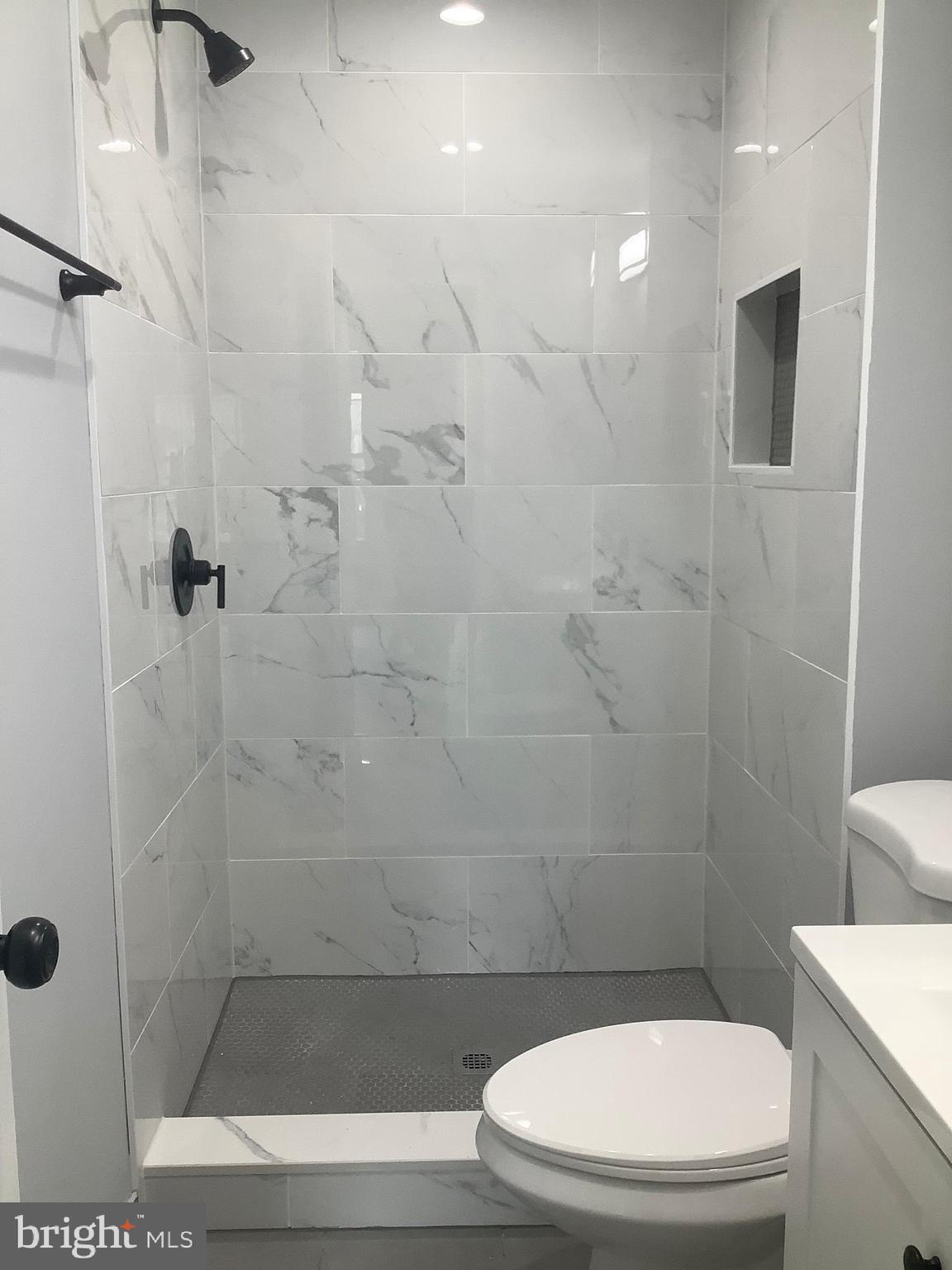 LAUREL OAKS CONDO - Residential Lease