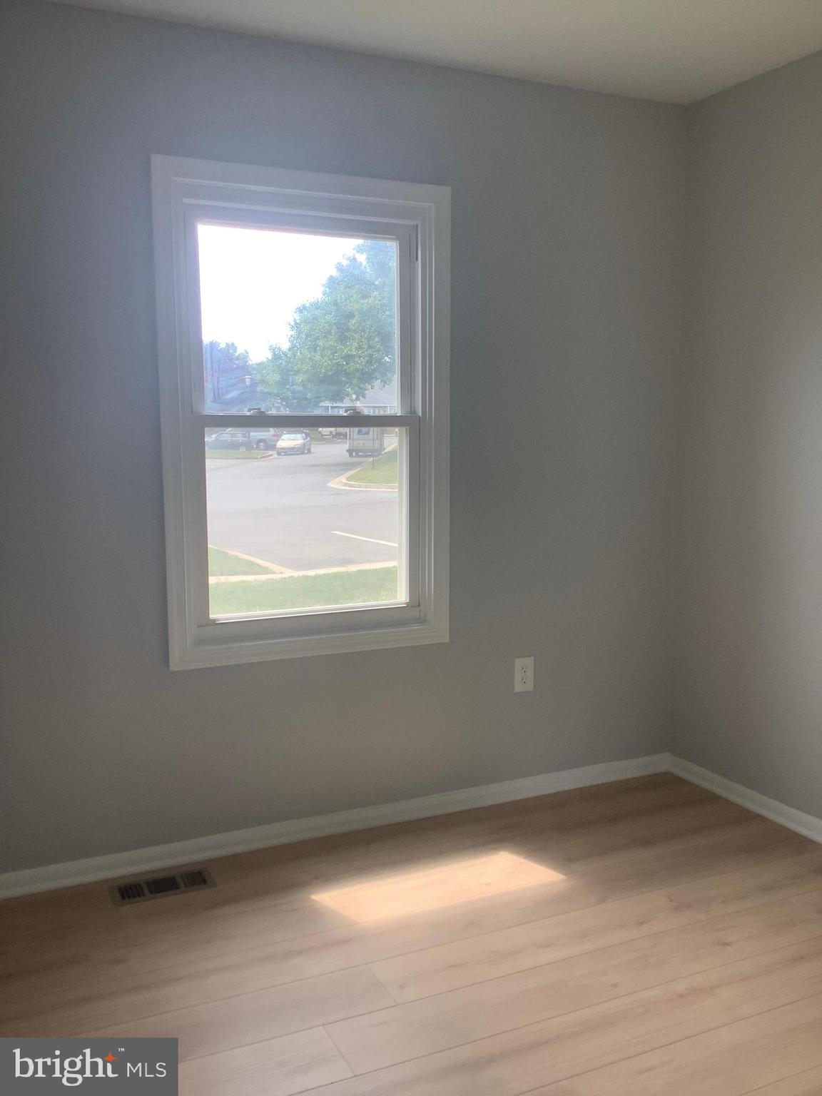 LAUREL OAKS CONDO - Residential Lease