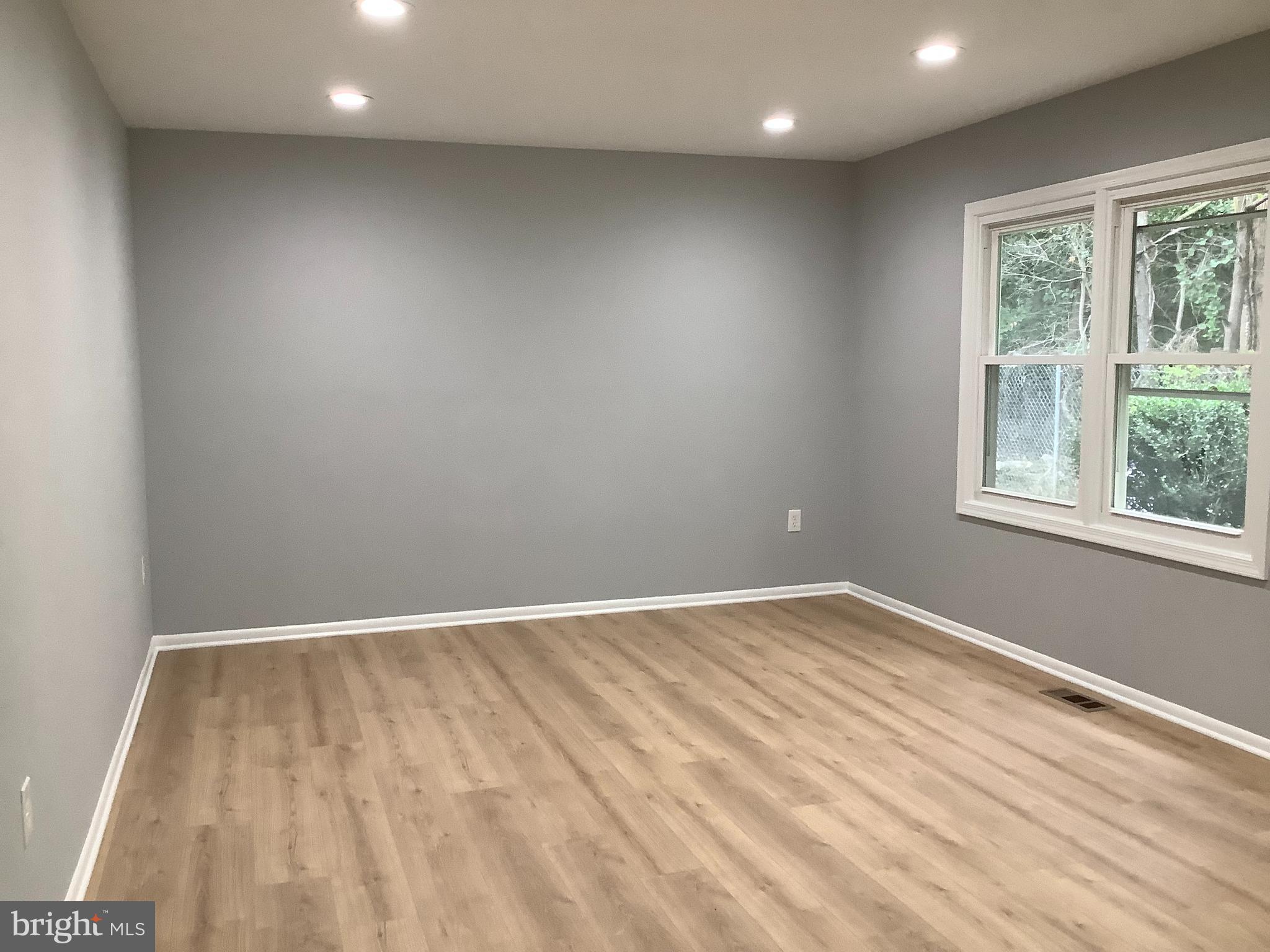 LAUREL OAKS CONDO - Residential Lease