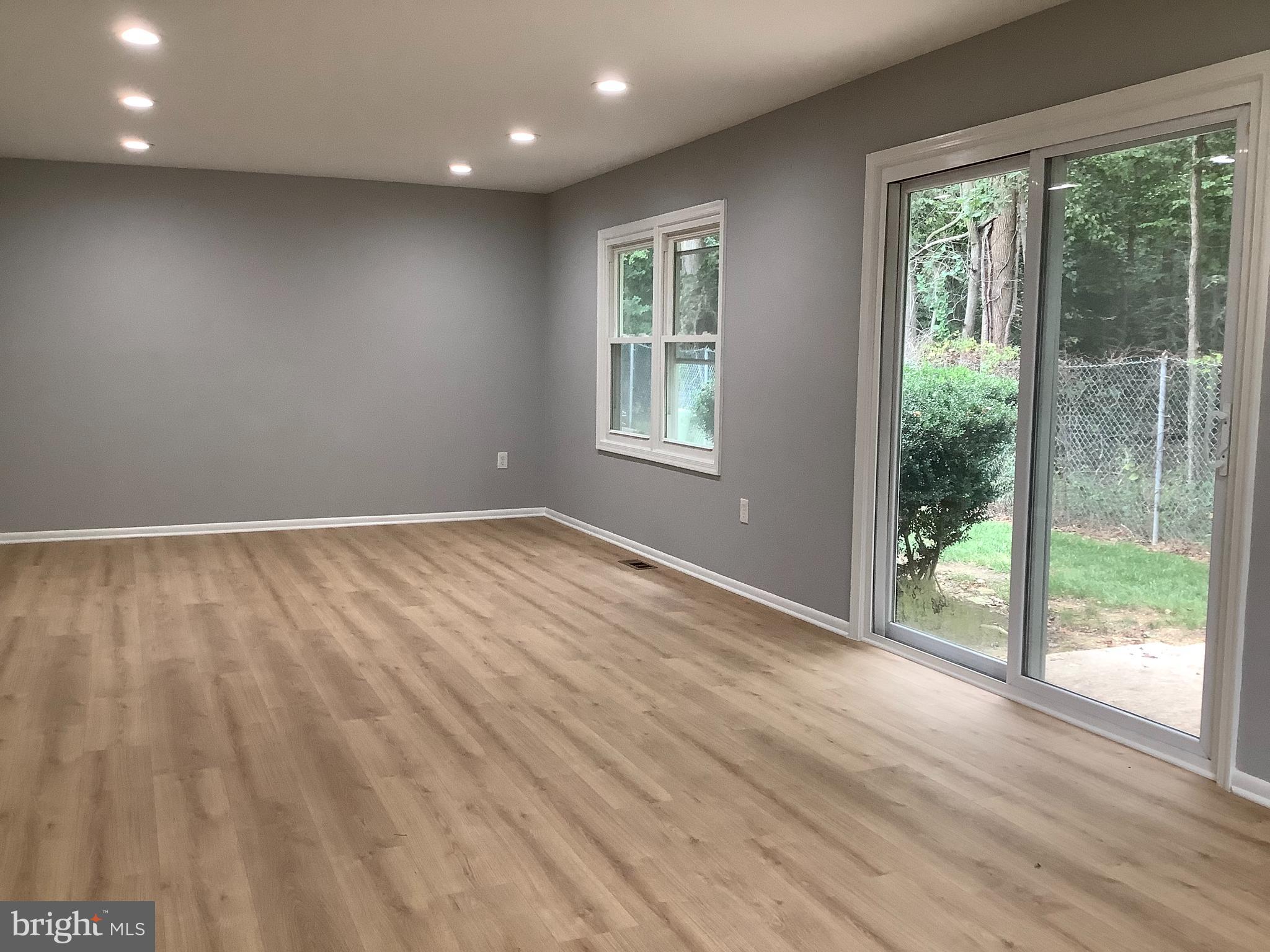 LAUREL OAKS CONDO - Residential Lease