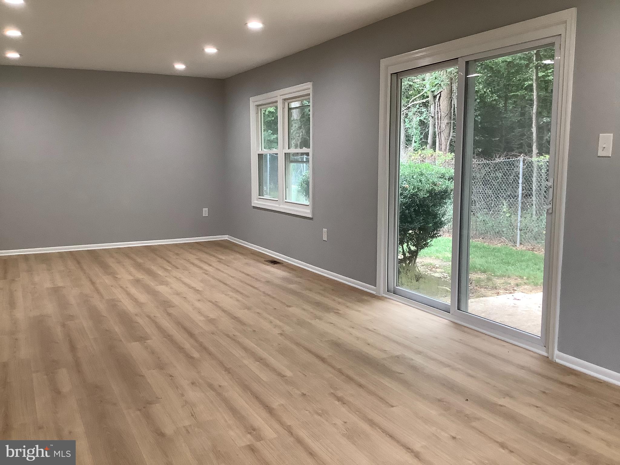 LAUREL OAKS CONDO - Residential Lease