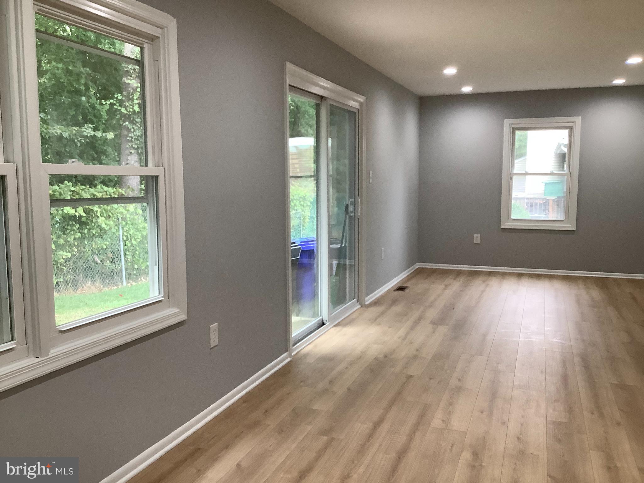 LAUREL OAKS CONDO - Residential Lease