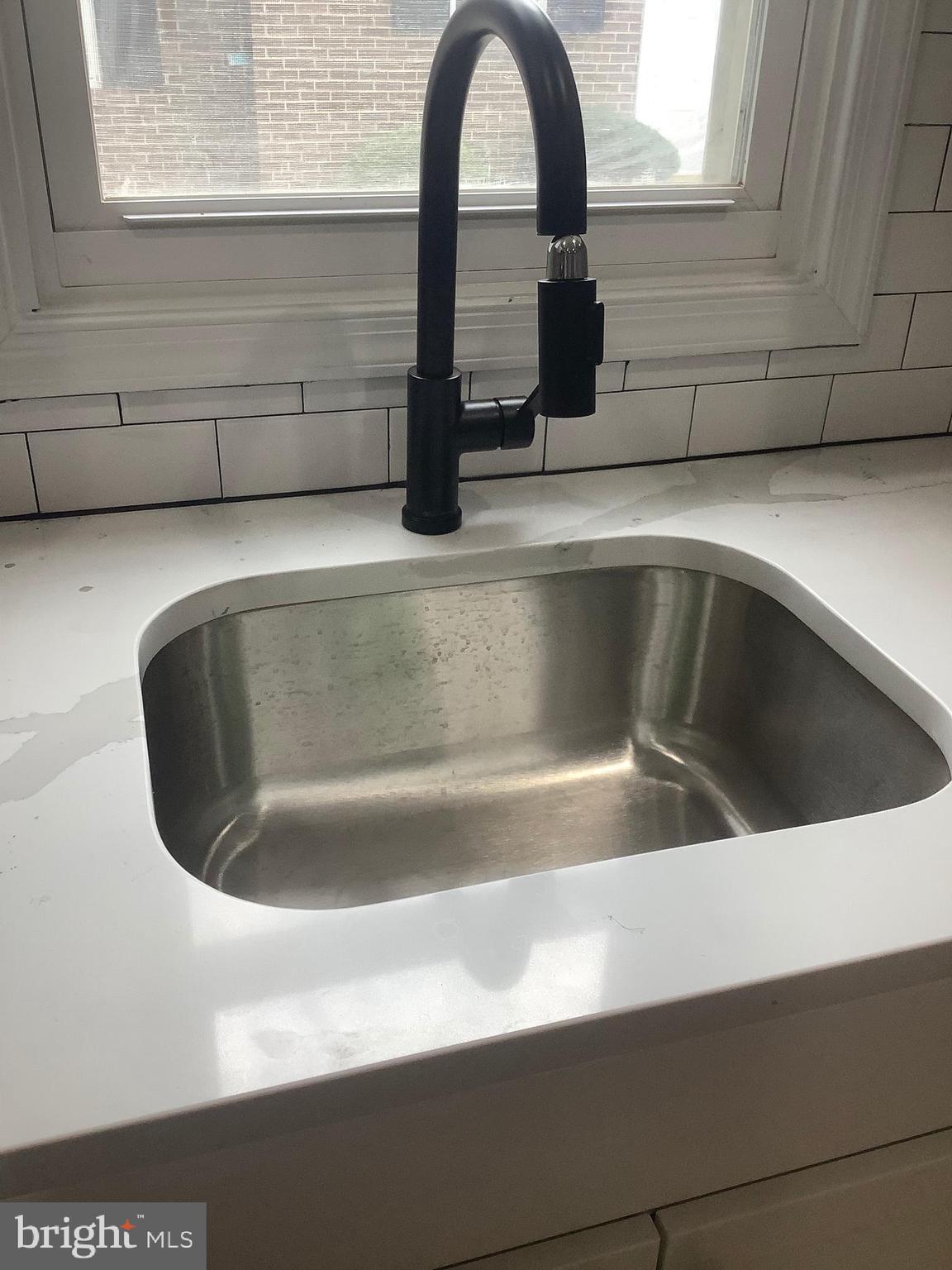 LAUREL OAKS CONDO - Residential Lease