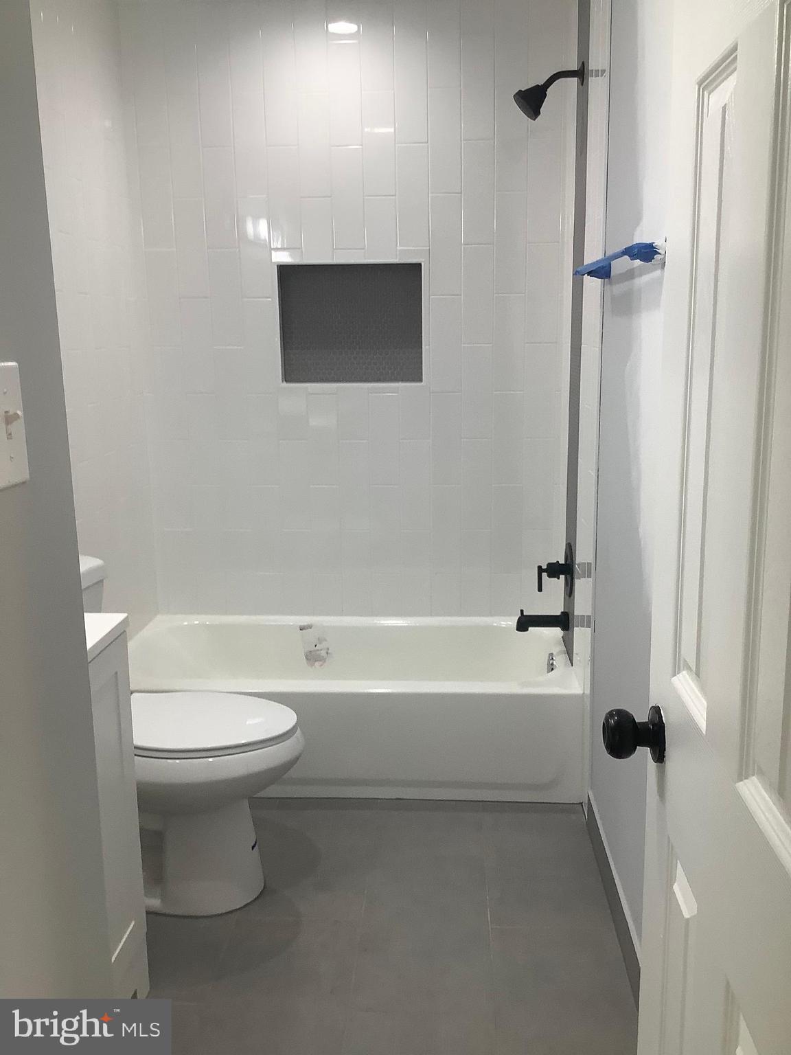 LAUREL OAKS CONDO - Residential Lease