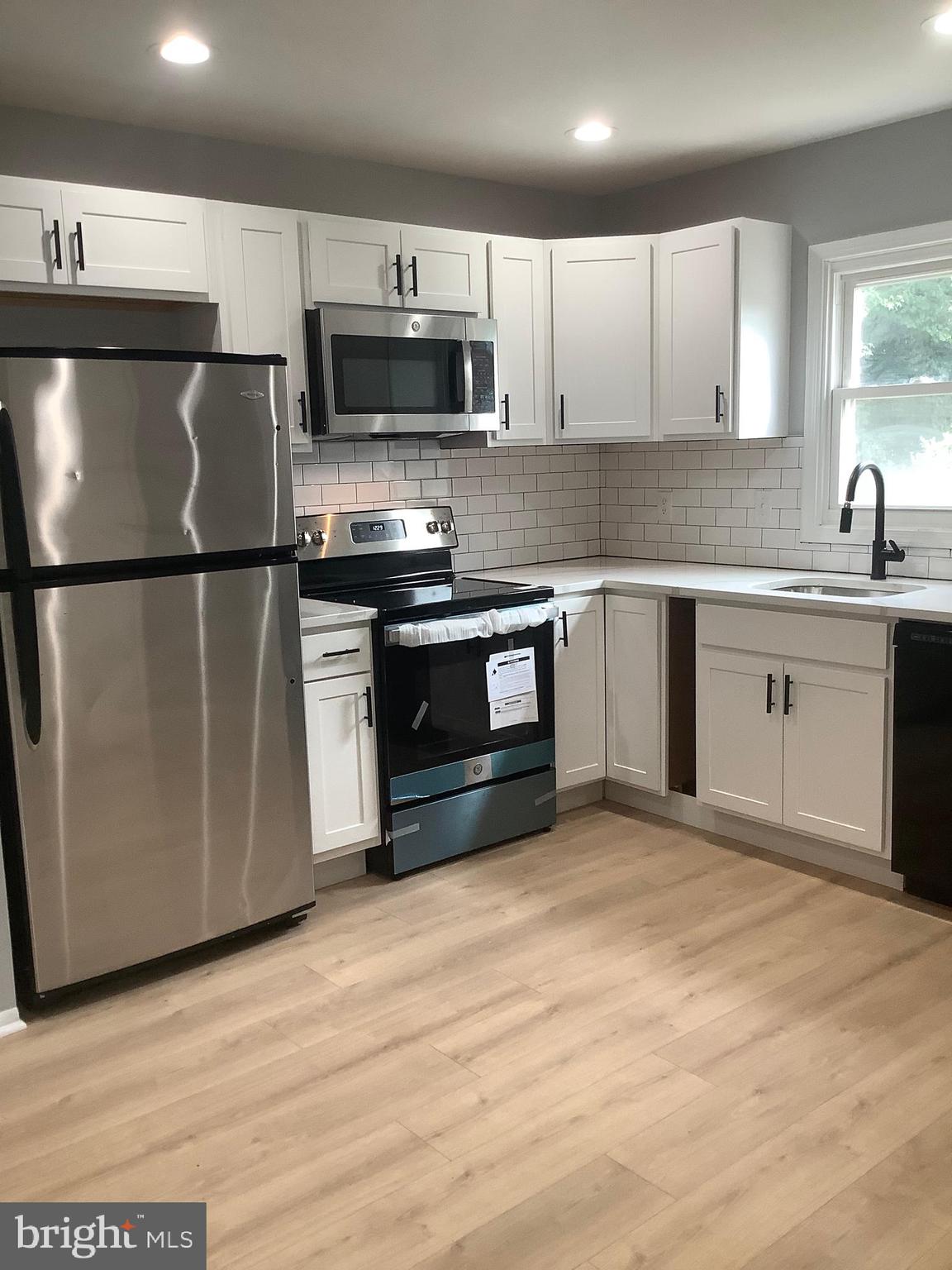 LAUREL OAKS CONDO - Residential Lease