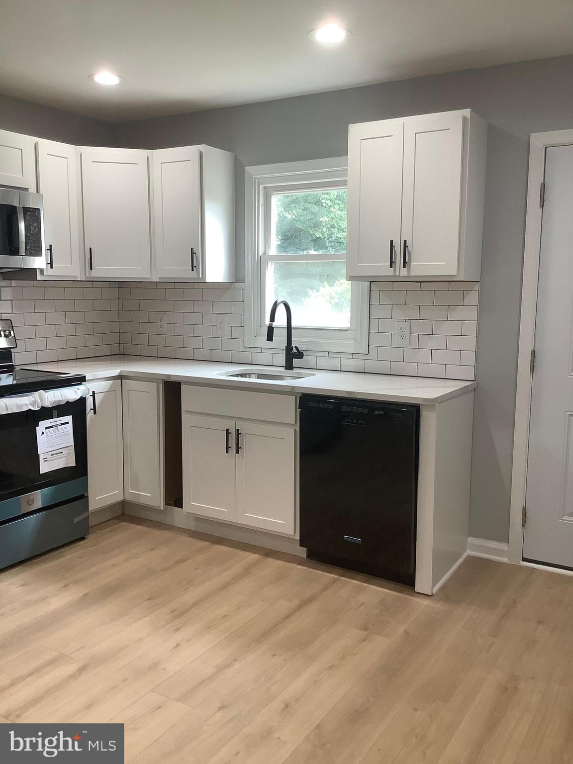 LAUREL OAKS CONDO - Residential Lease