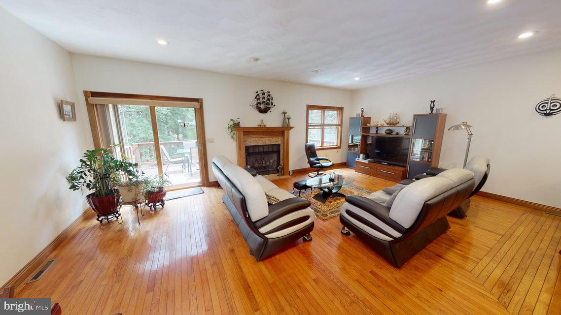 TREASURE LAKE - Residential