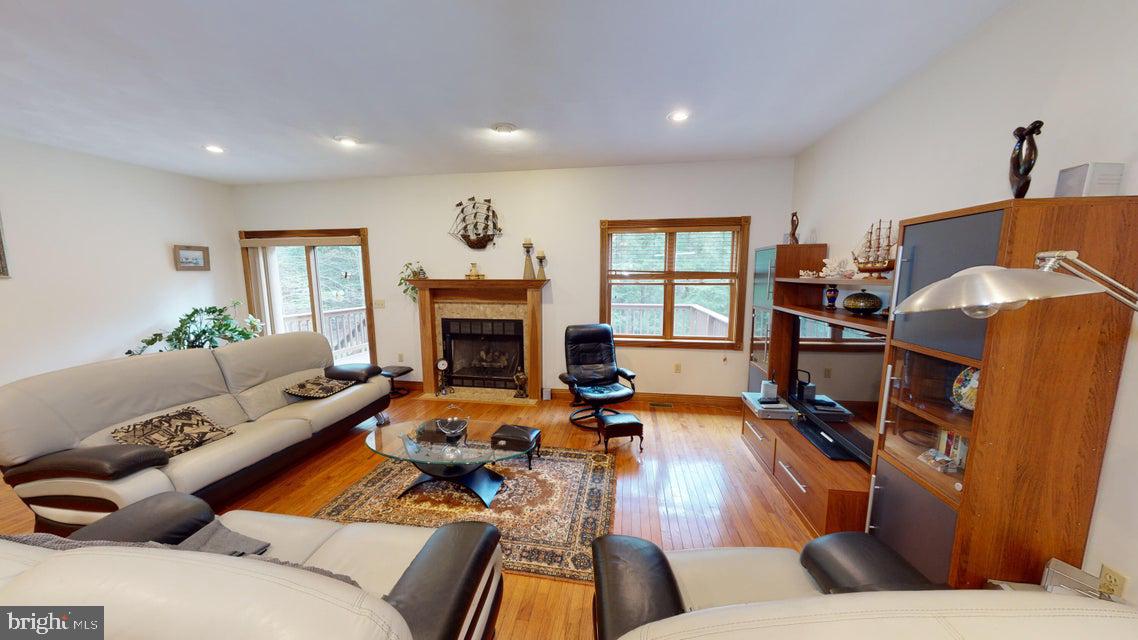 TREASURE LAKE - Residential