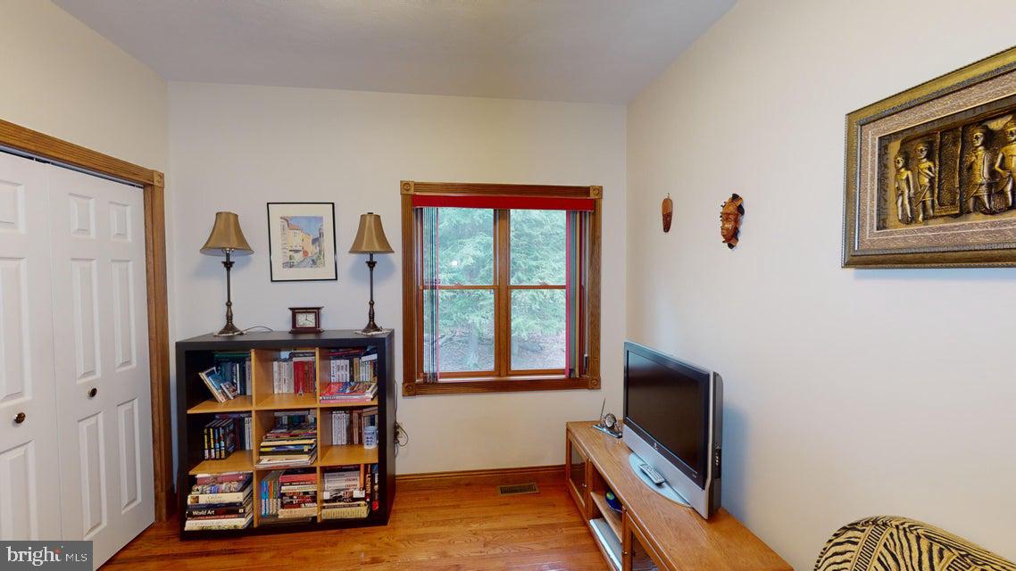 TREASURE LAKE - Residential